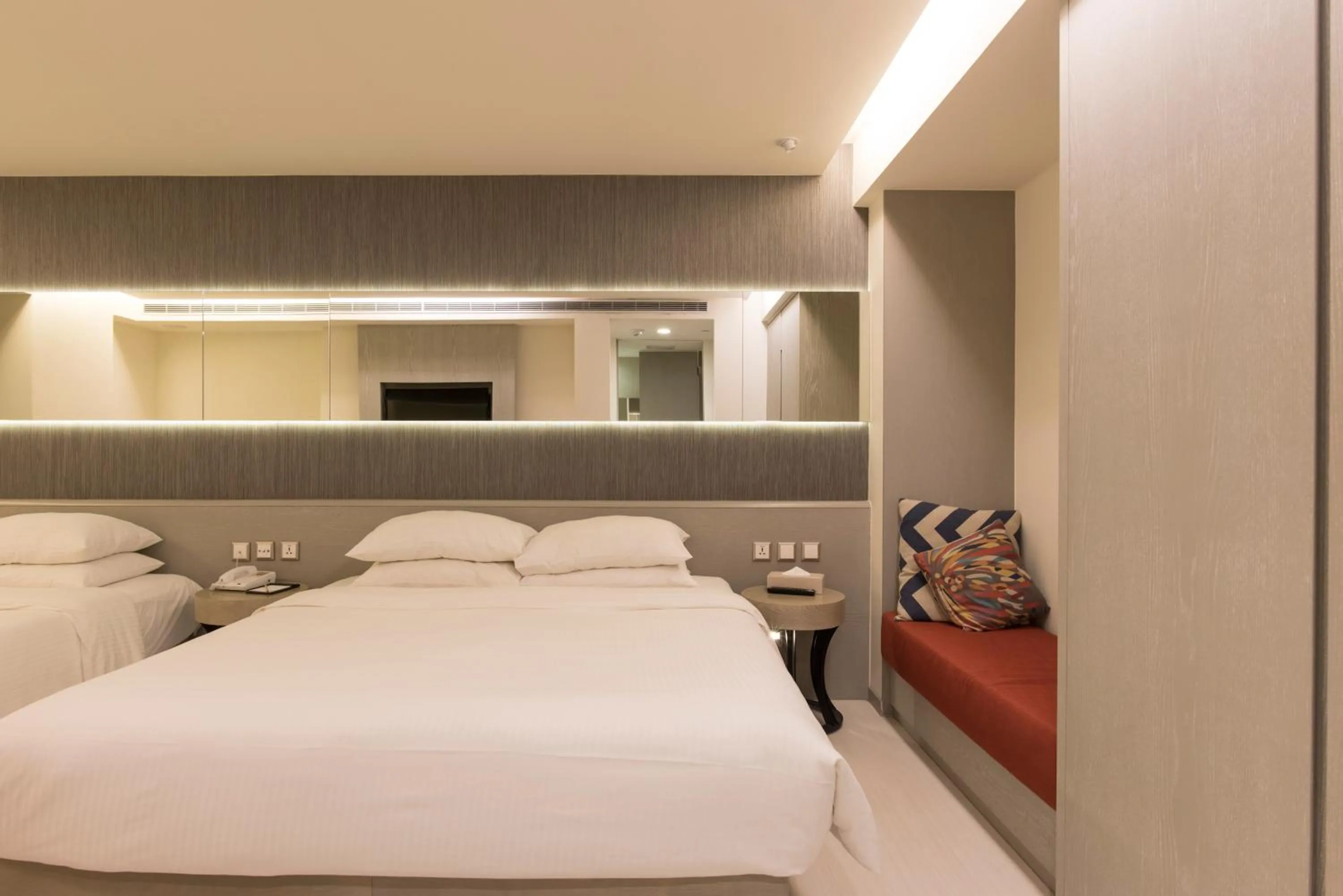 Photo of the whole room, Bed in Inhouse Hotel Yehliu