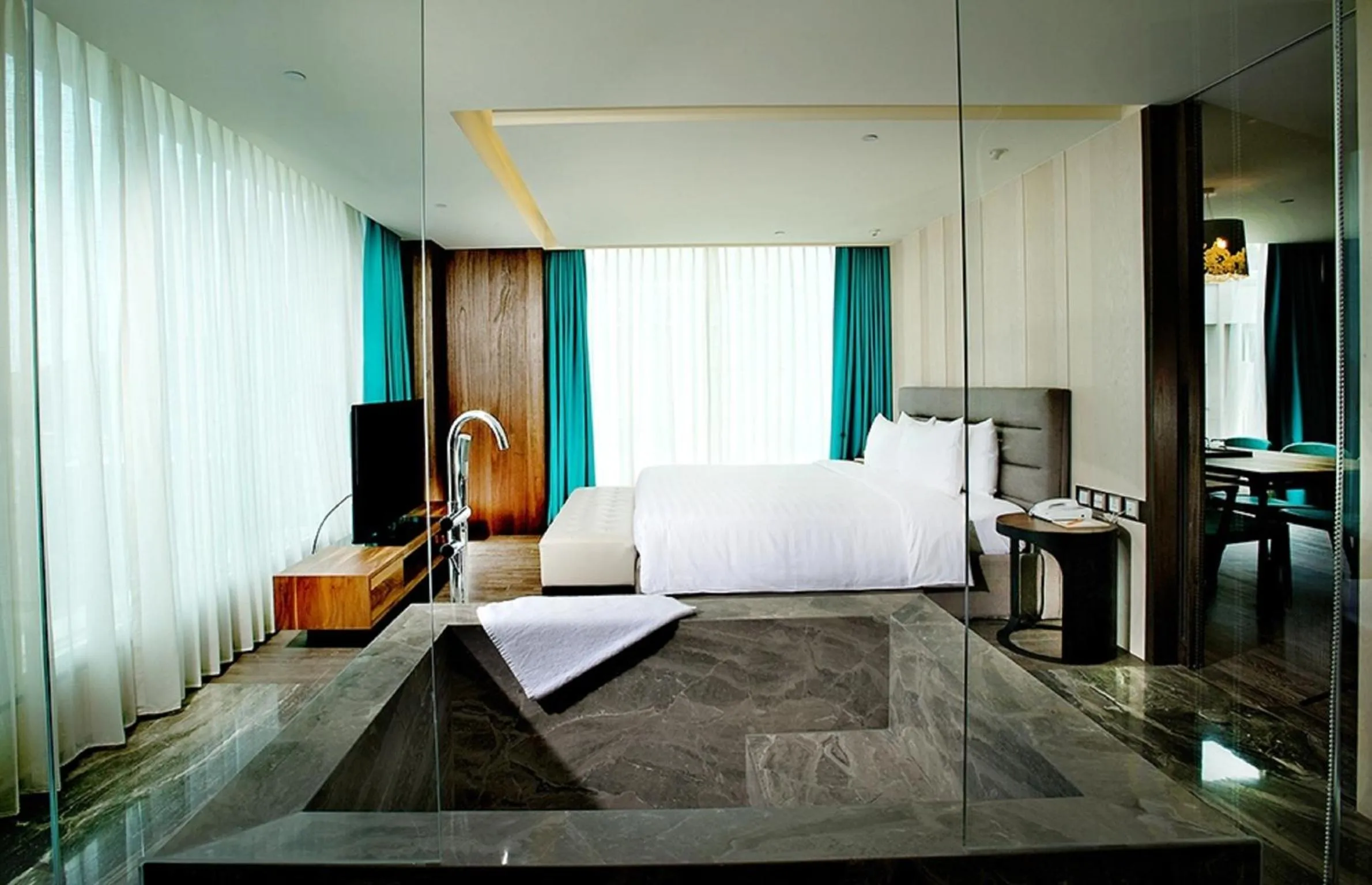 Photo of the whole room, Bed in Inhouse Hotel Yehliu