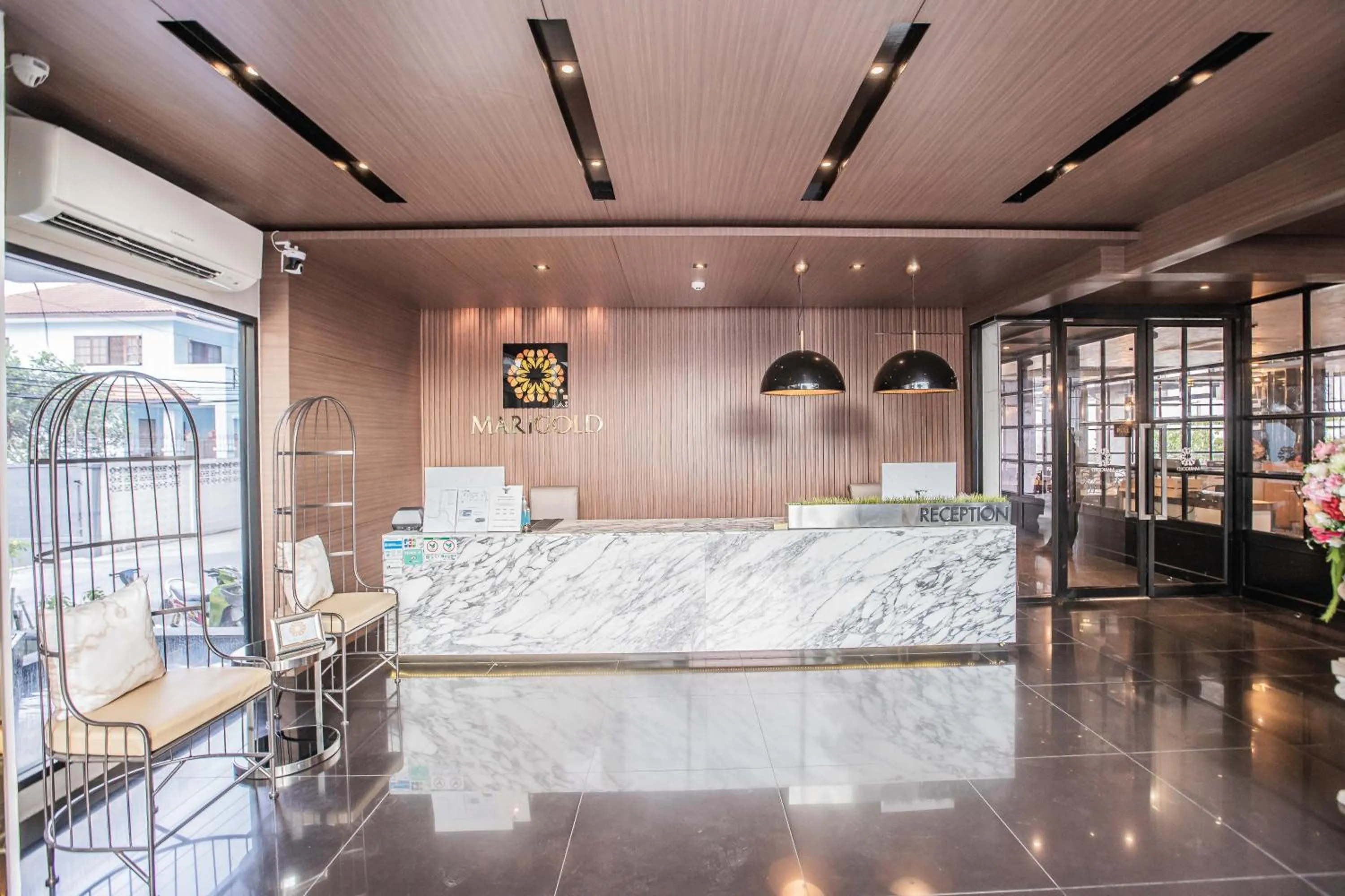 Bed in Marigold Sukhumvit - Free Shuttle to BTS Bearing Station