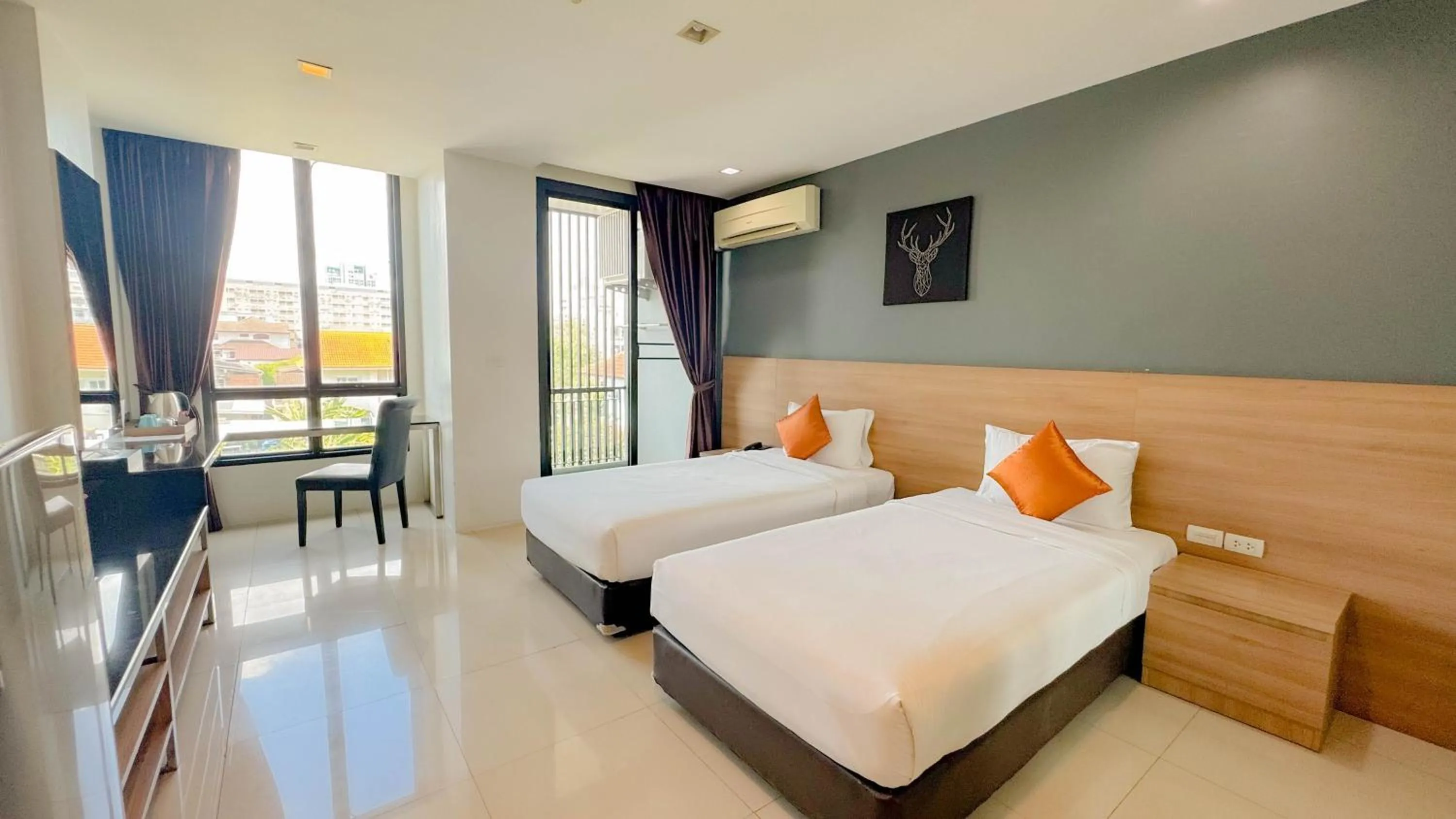 Bed in Marigold Sukhumvit - Free Shuttle to BTS Bearing Station