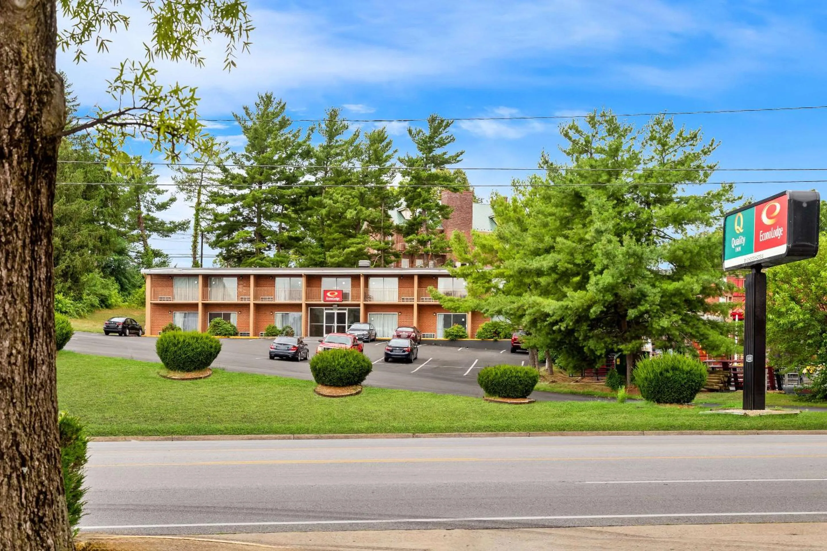 Property building in Econo Lodge Waynesboro - Skyline Drive