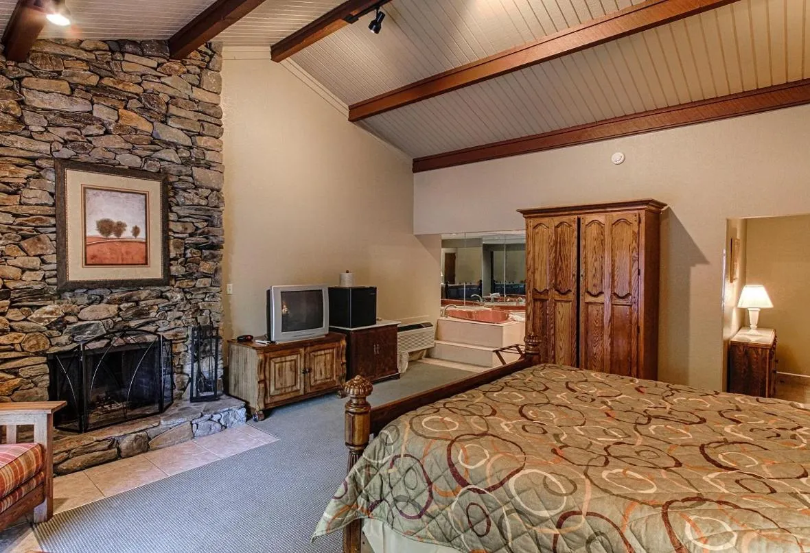 Bed in Fontana Village Resort & Marina