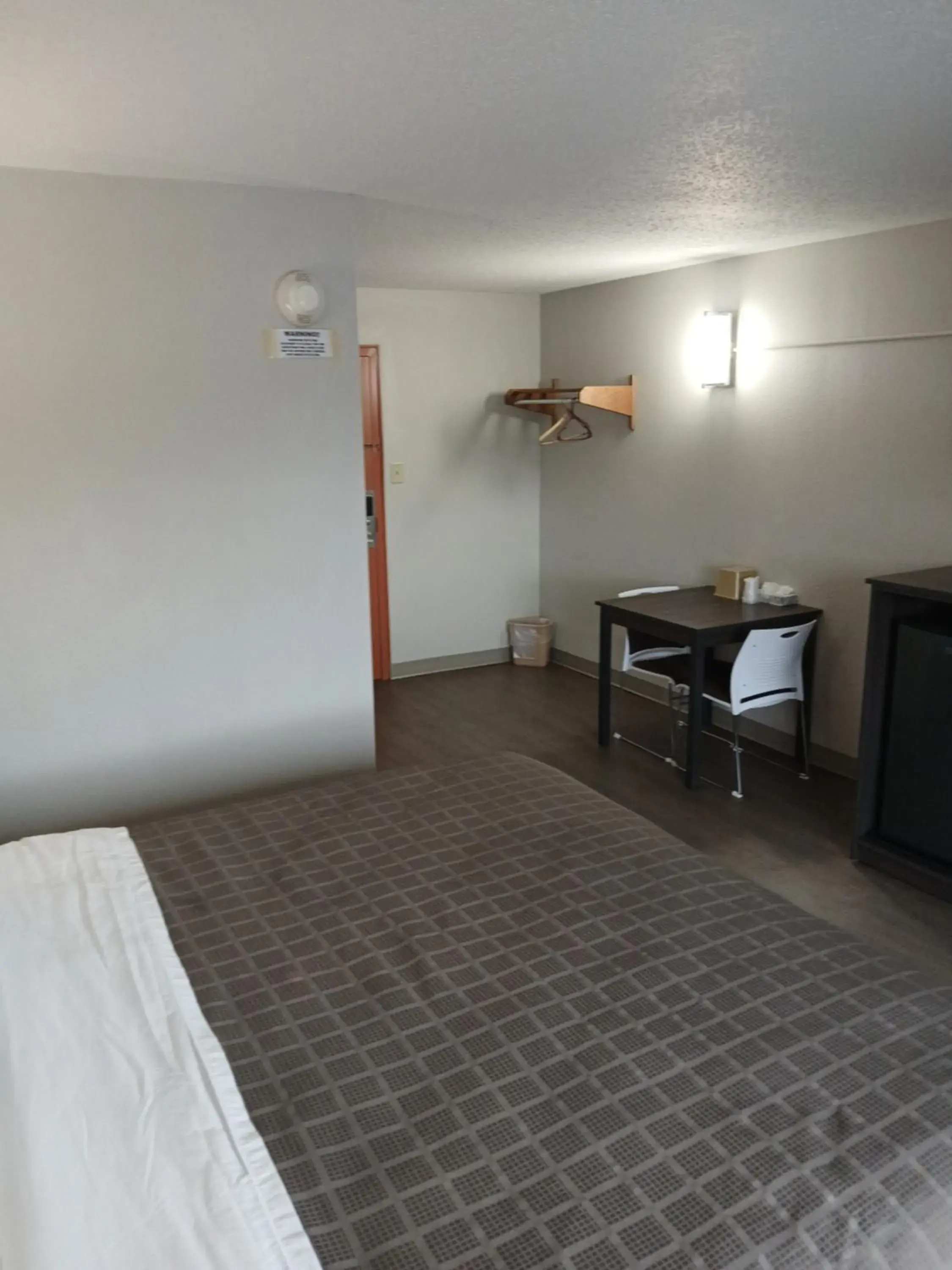 Bed in Bridgeview Inn Chicago Area Bed in Bridgeview Inn Chicago Area