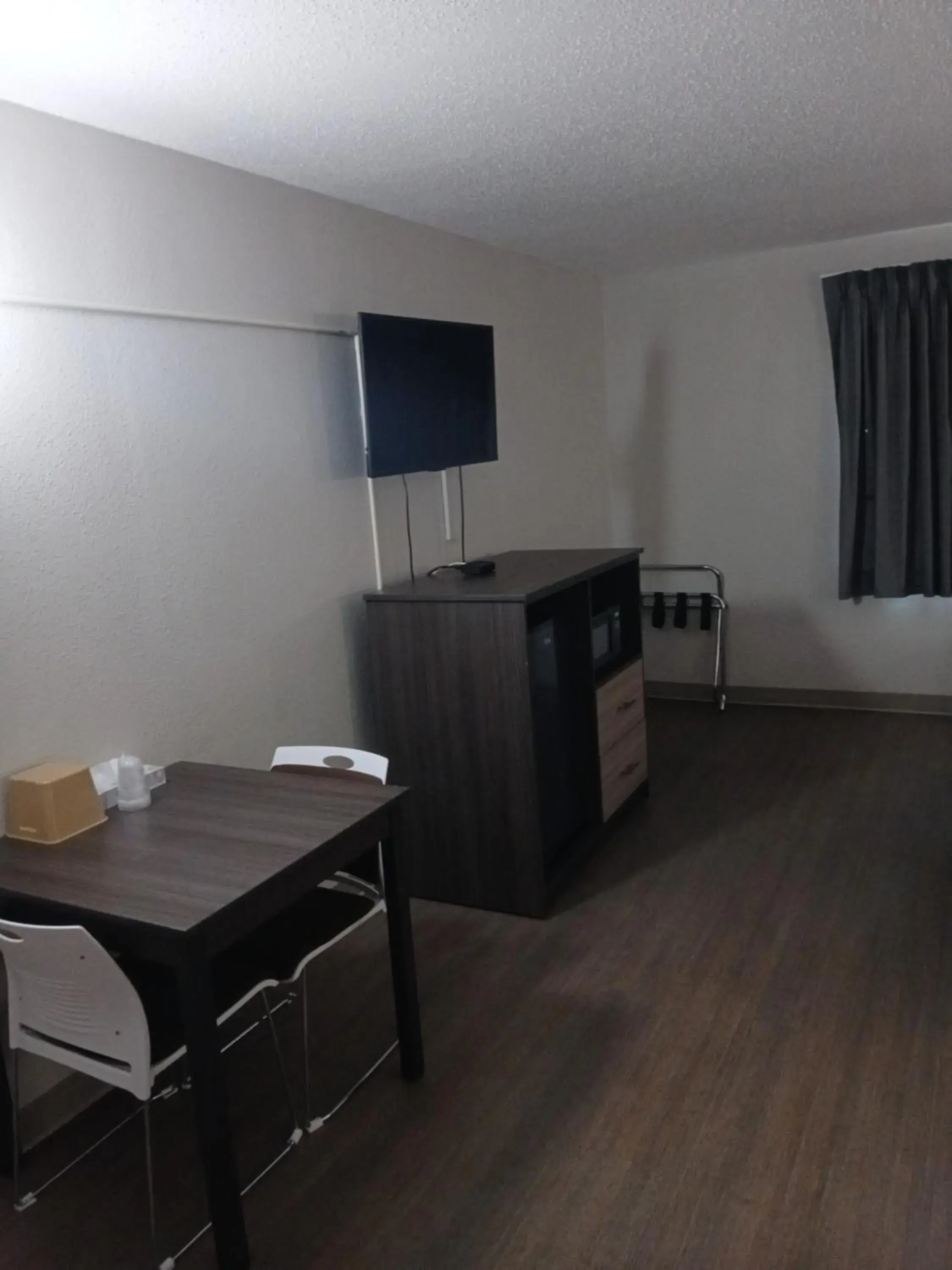 TV and multimedia in Bridgeview Inn Chicago Area TV and multimedia in Bridgeview Inn Chicago Area