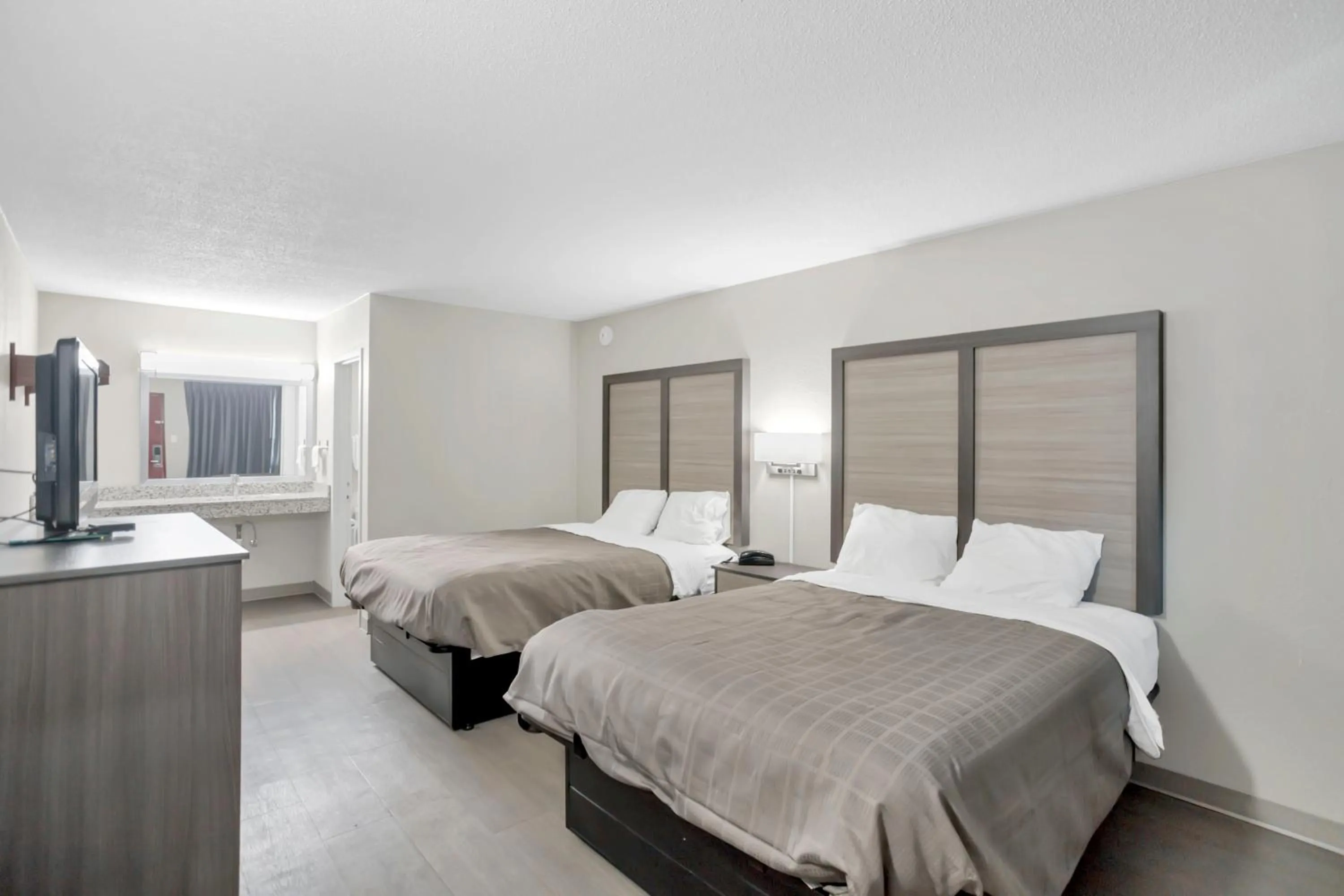 Photo of the whole room, Bed in Bridgeview Inn Chicago Area