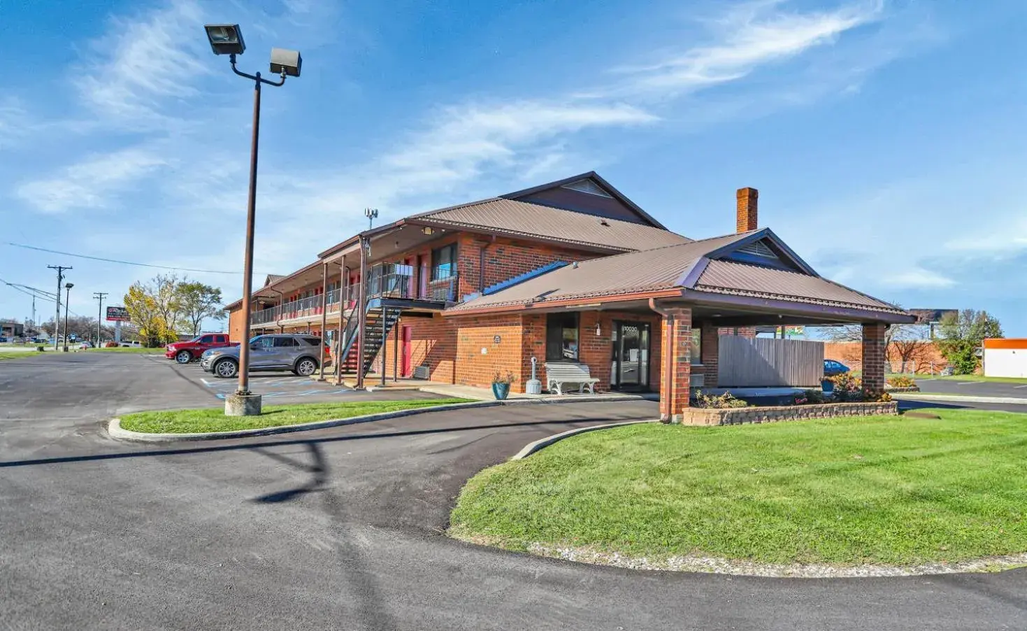 Property building in Bridgeview Inn Chicago Area Property building in Bridgeview Inn Chicago Area