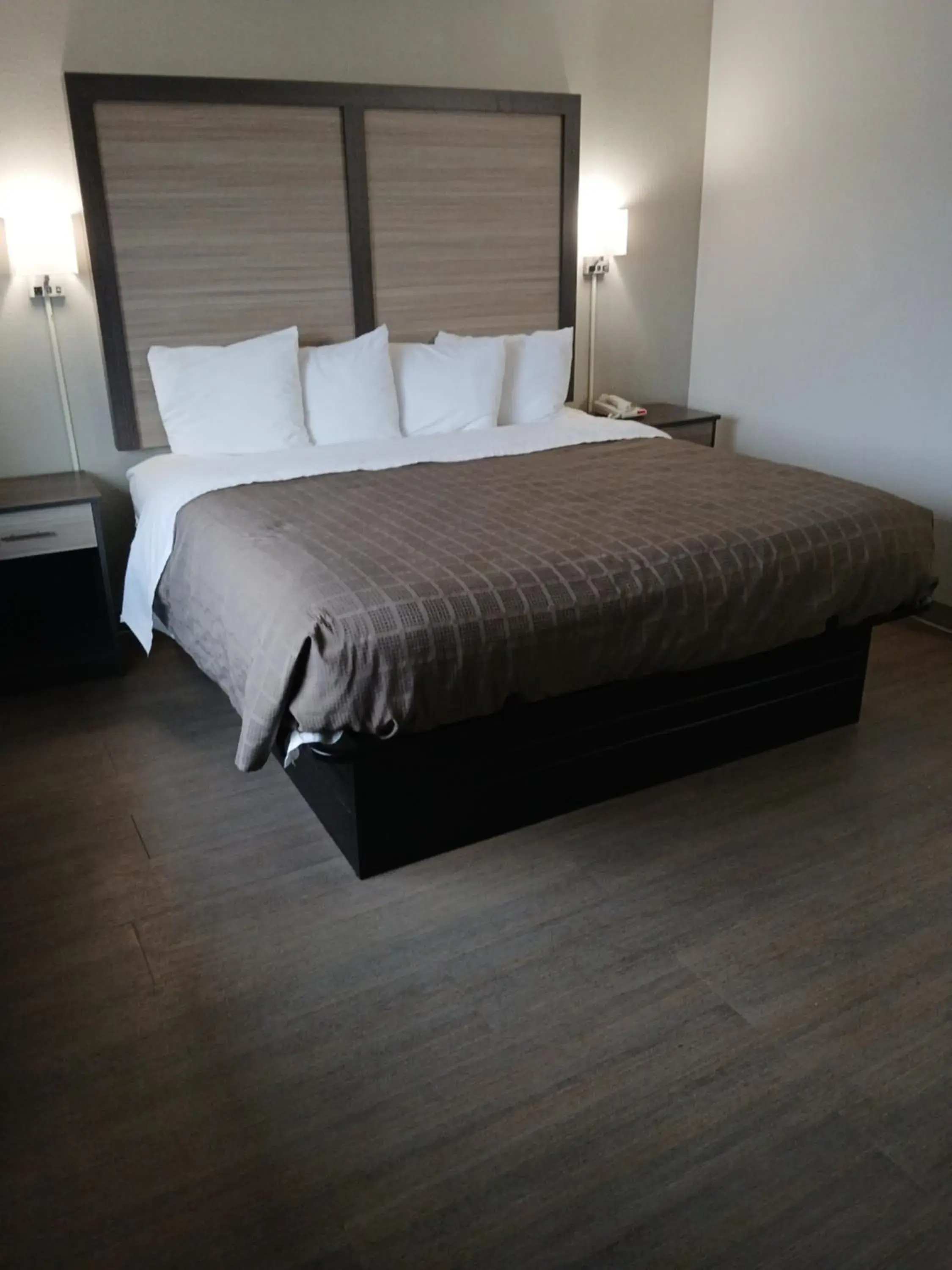 Bed in Bridgeview Inn Chicago Area Bed in Bridgeview Inn Chicago Area