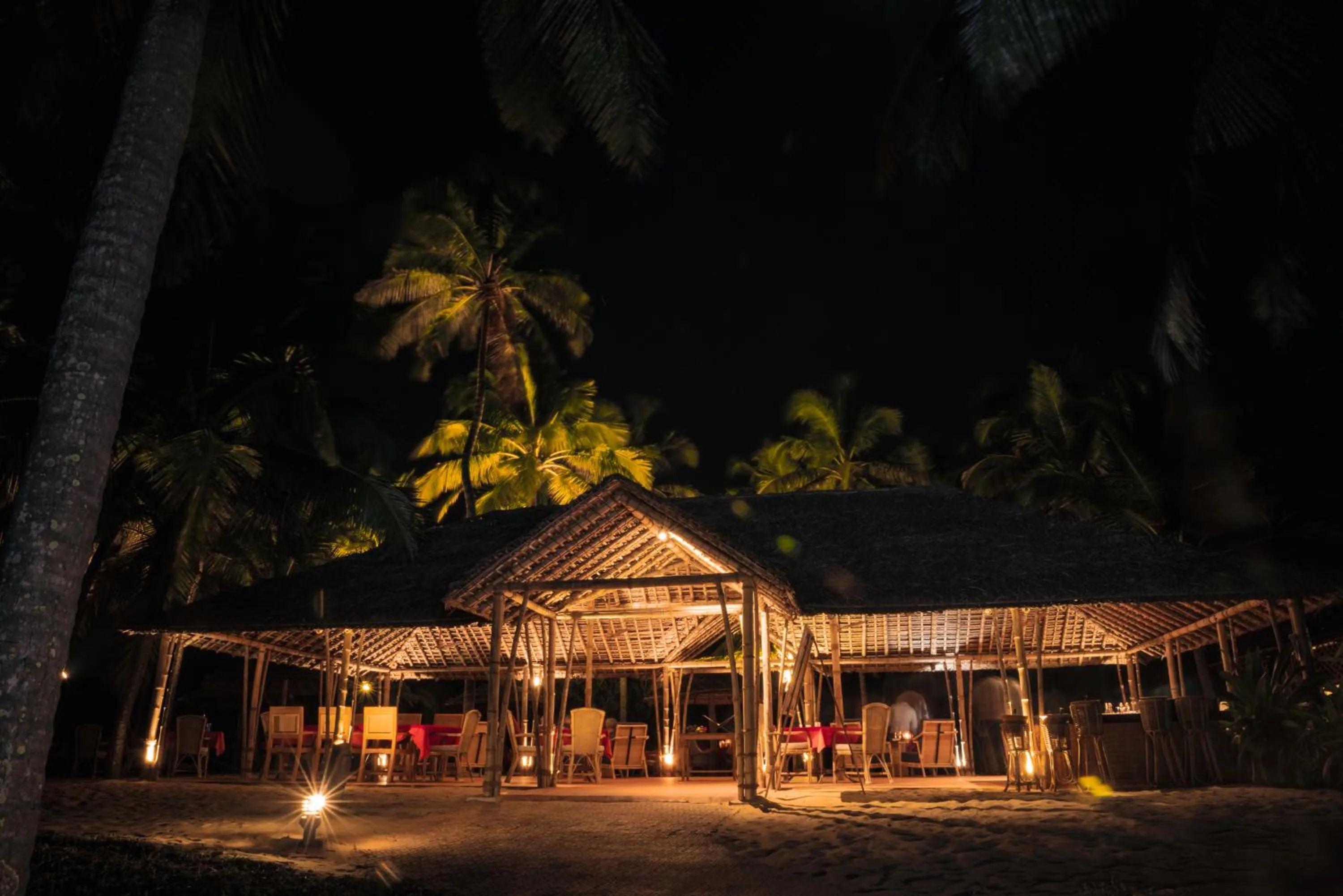 Restaurant/places to eat in Neeleshwar Hermitage