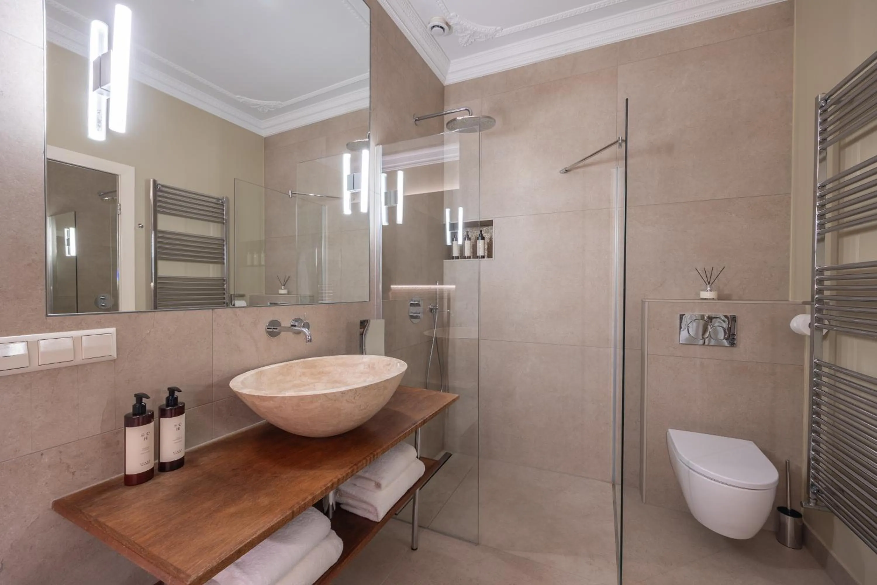 Shower in Park Mansion Hotel