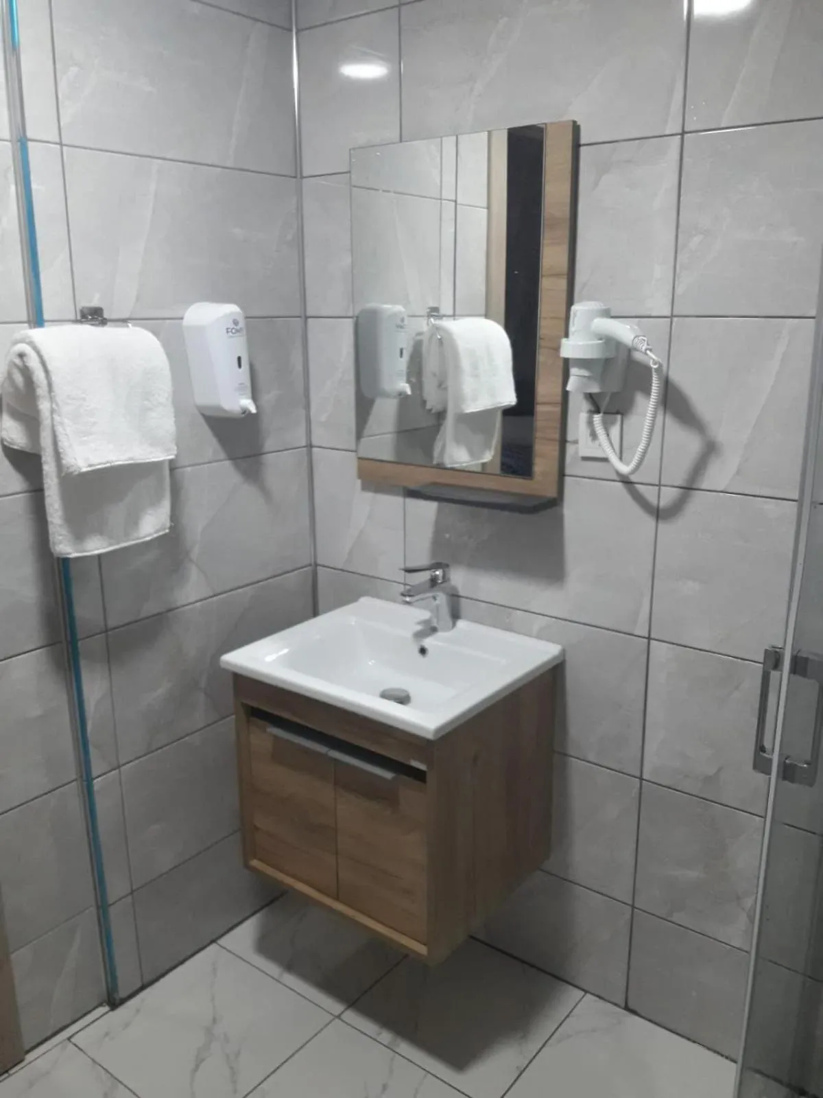 Shower in Last Point Süit Apart