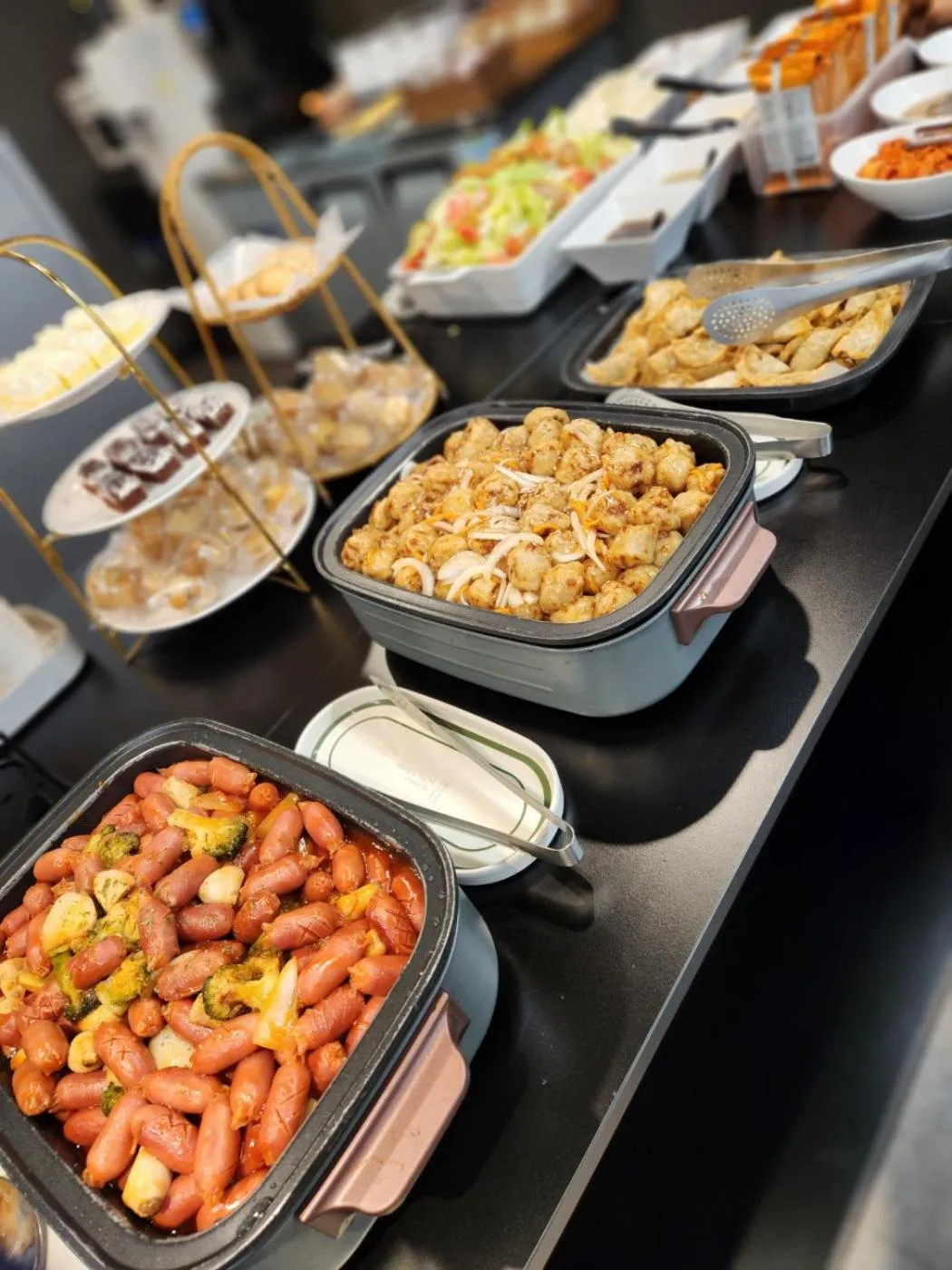 Breakfast in Workers Hotel Daejeon by Aank