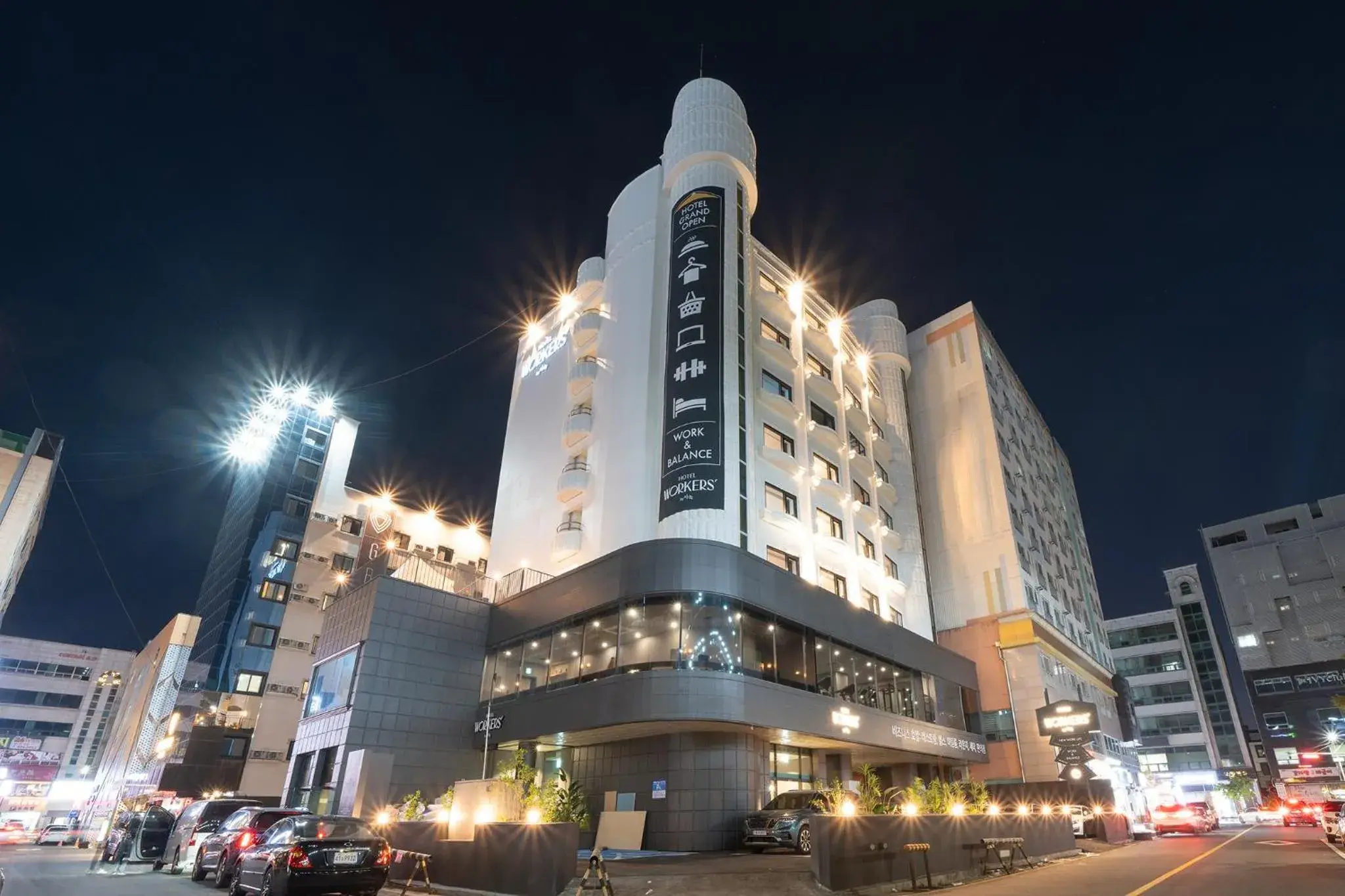 Facade/entrance in Workers Hotel Daejeon by Aank Facade/entrance in Workers Hotel Daejeon by Aank
