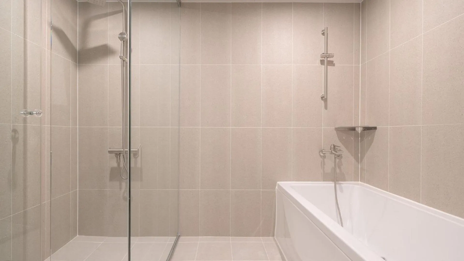 Bathroom in Workers Hotel Daejeon by Aank