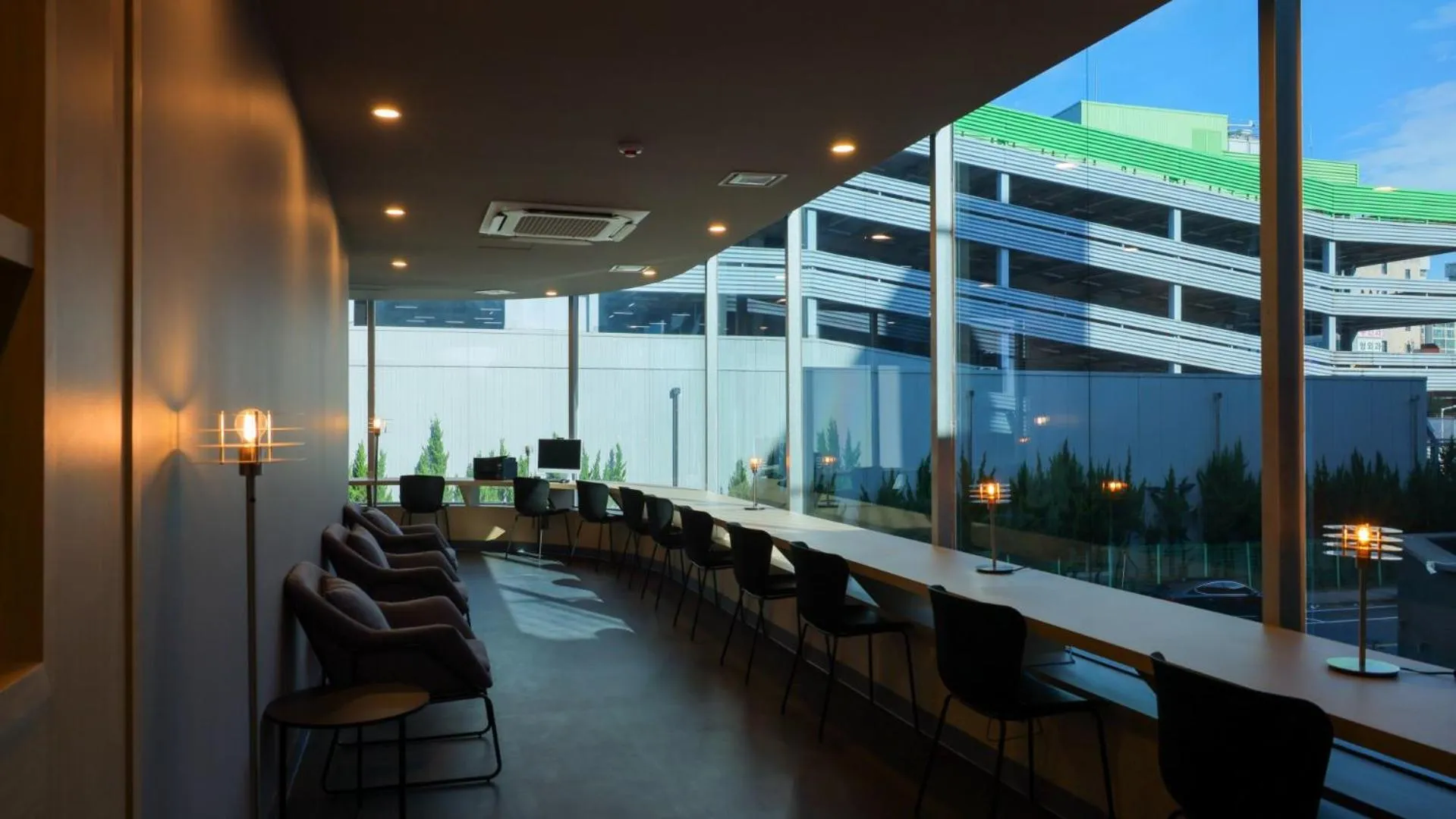 Business facilities in Workers Hotel Daejeon by Aank