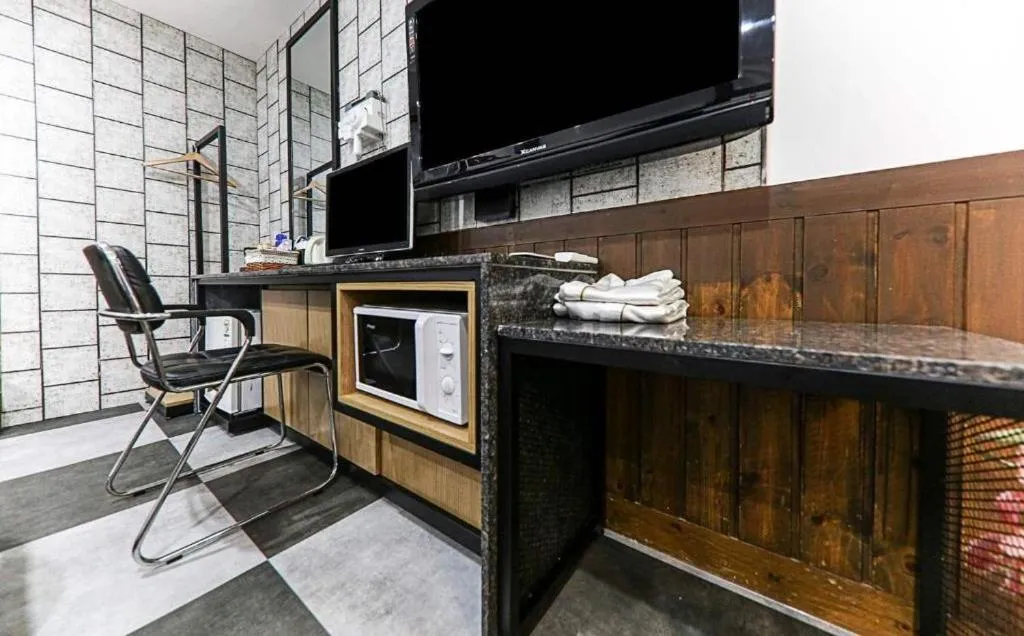 Cheonan Business Hotel