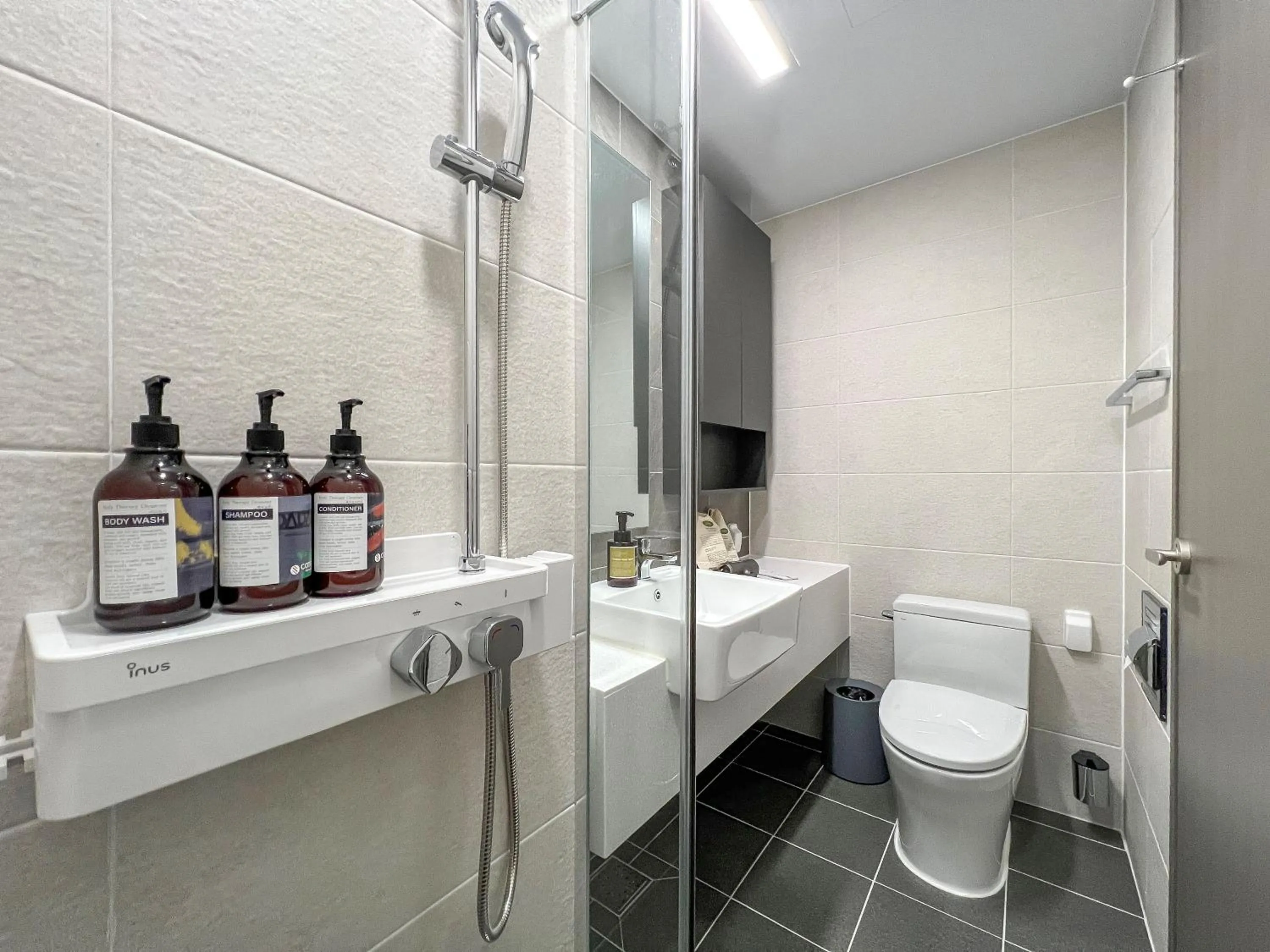 Bathroom in Busan Nampo Cotice The Ground