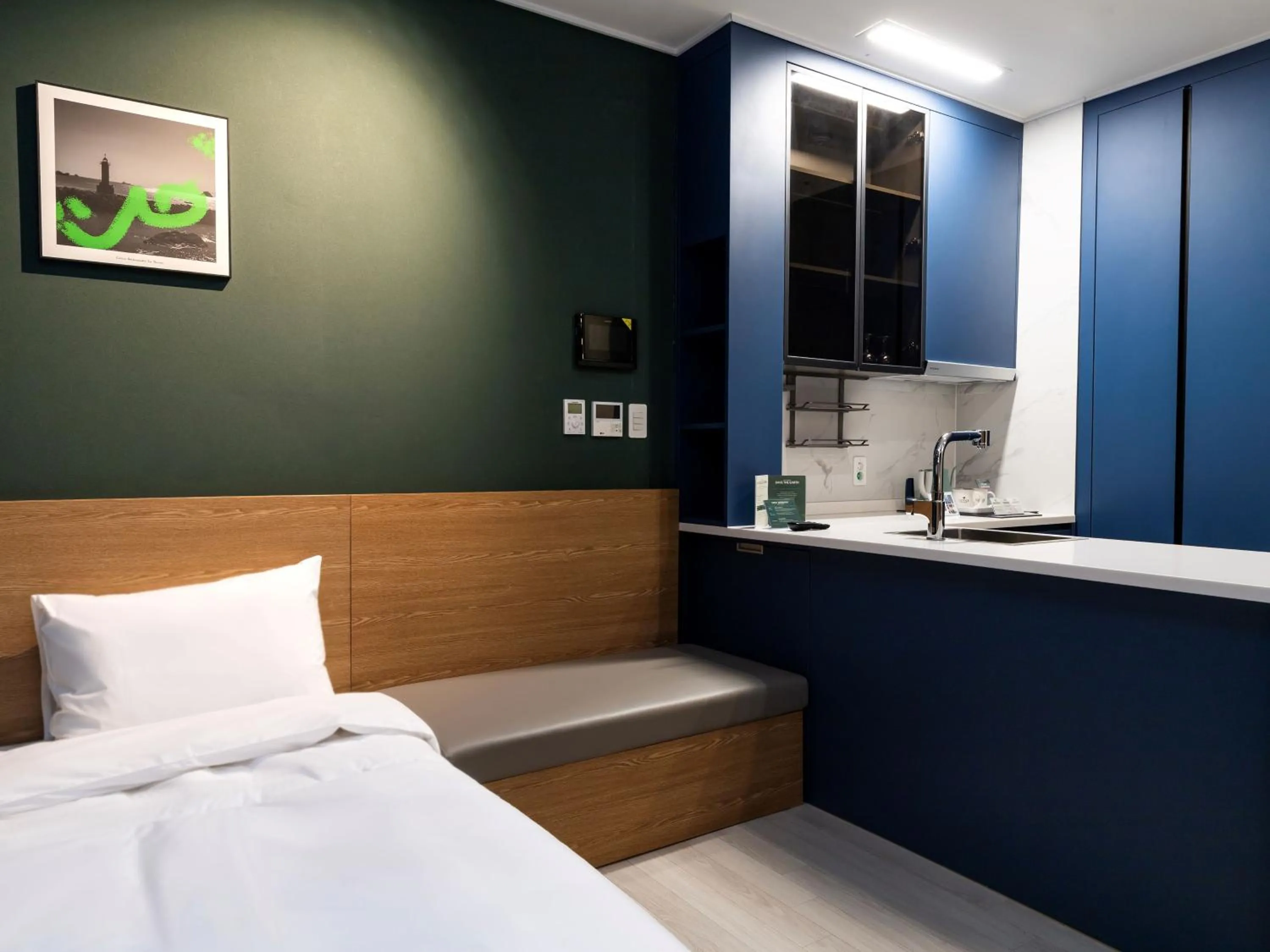 Photo of the whole room, Bed in Busan Nampo Cotice The Ground