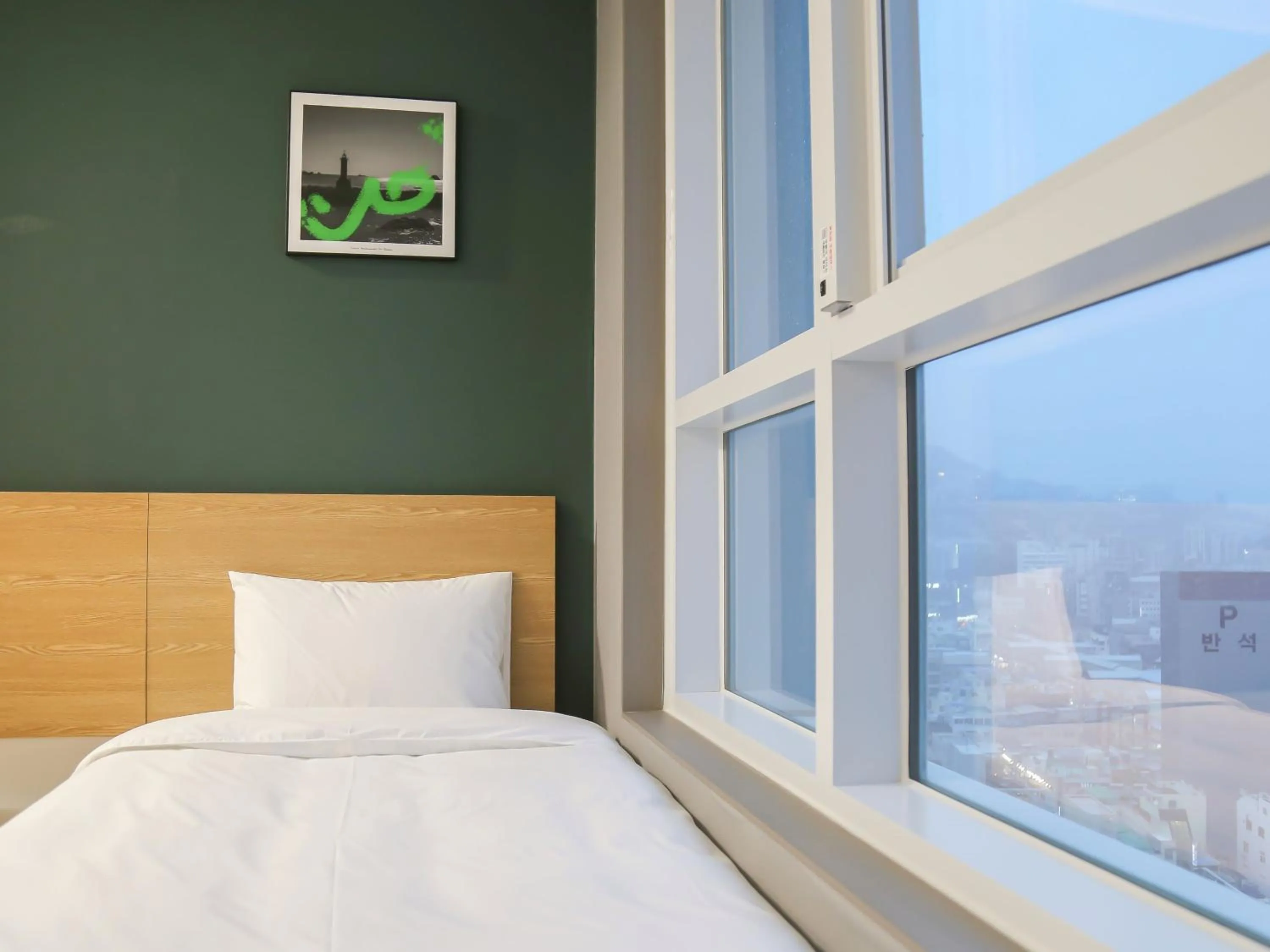 Photo of the whole room, Bed in Busan Nampo Cotice The Ground