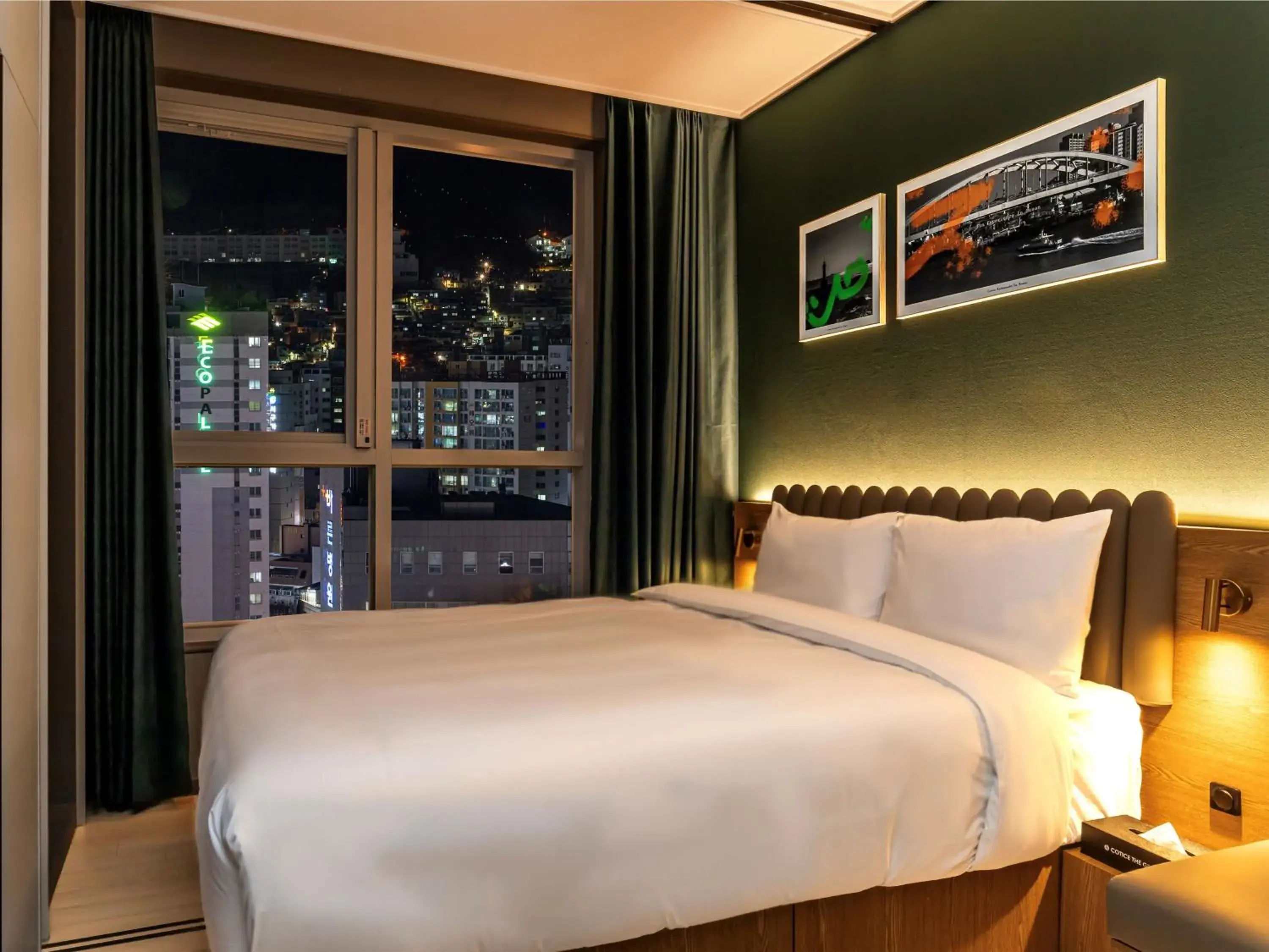 Photo of the whole room, Bed in Busan Nampo Cotice The Ground Photo of the whole room, Bed in Busan Nampo Cotice The Ground