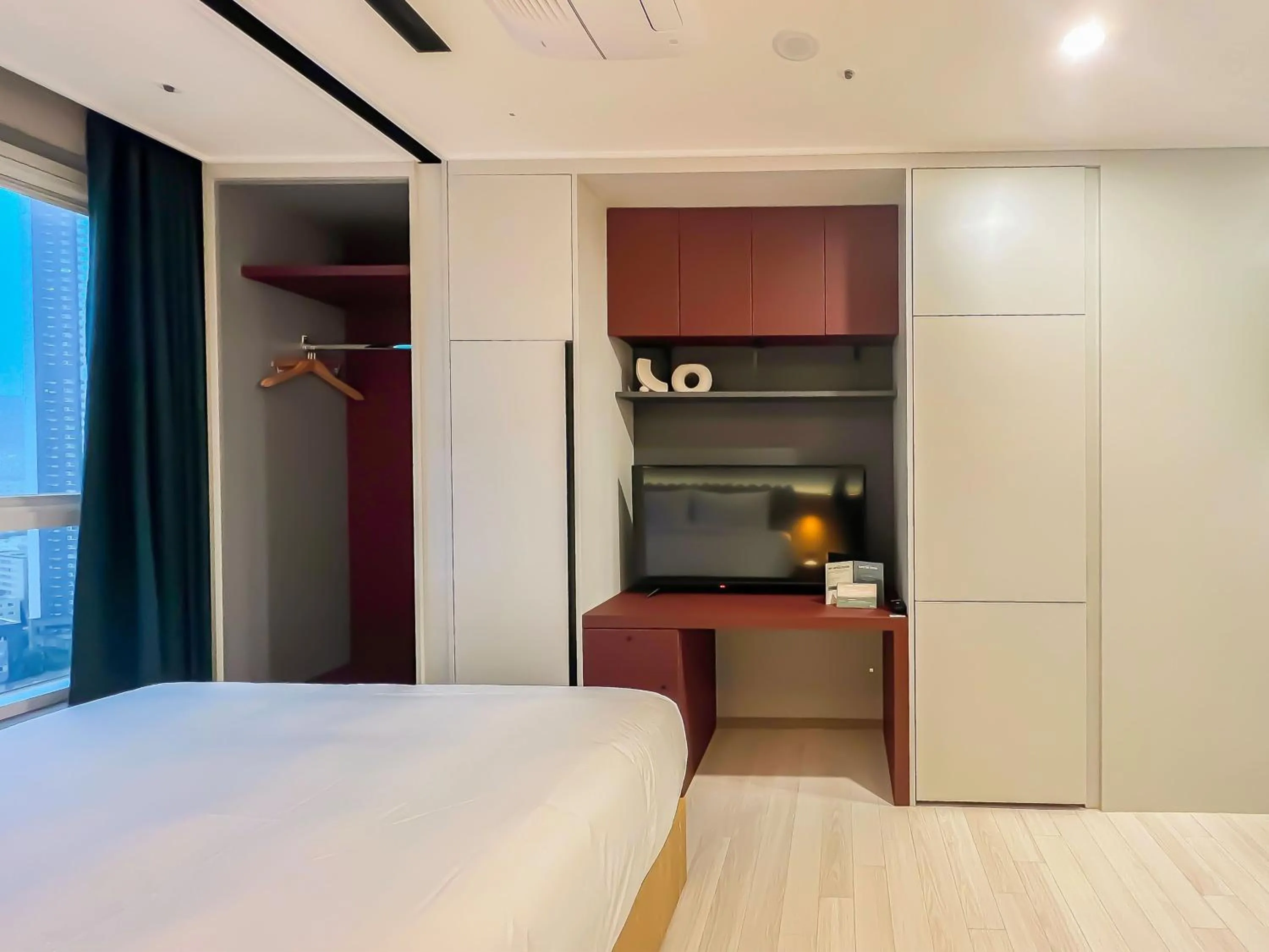 Photo of the whole room, Bed in Busan Nampo Cotice The Ground