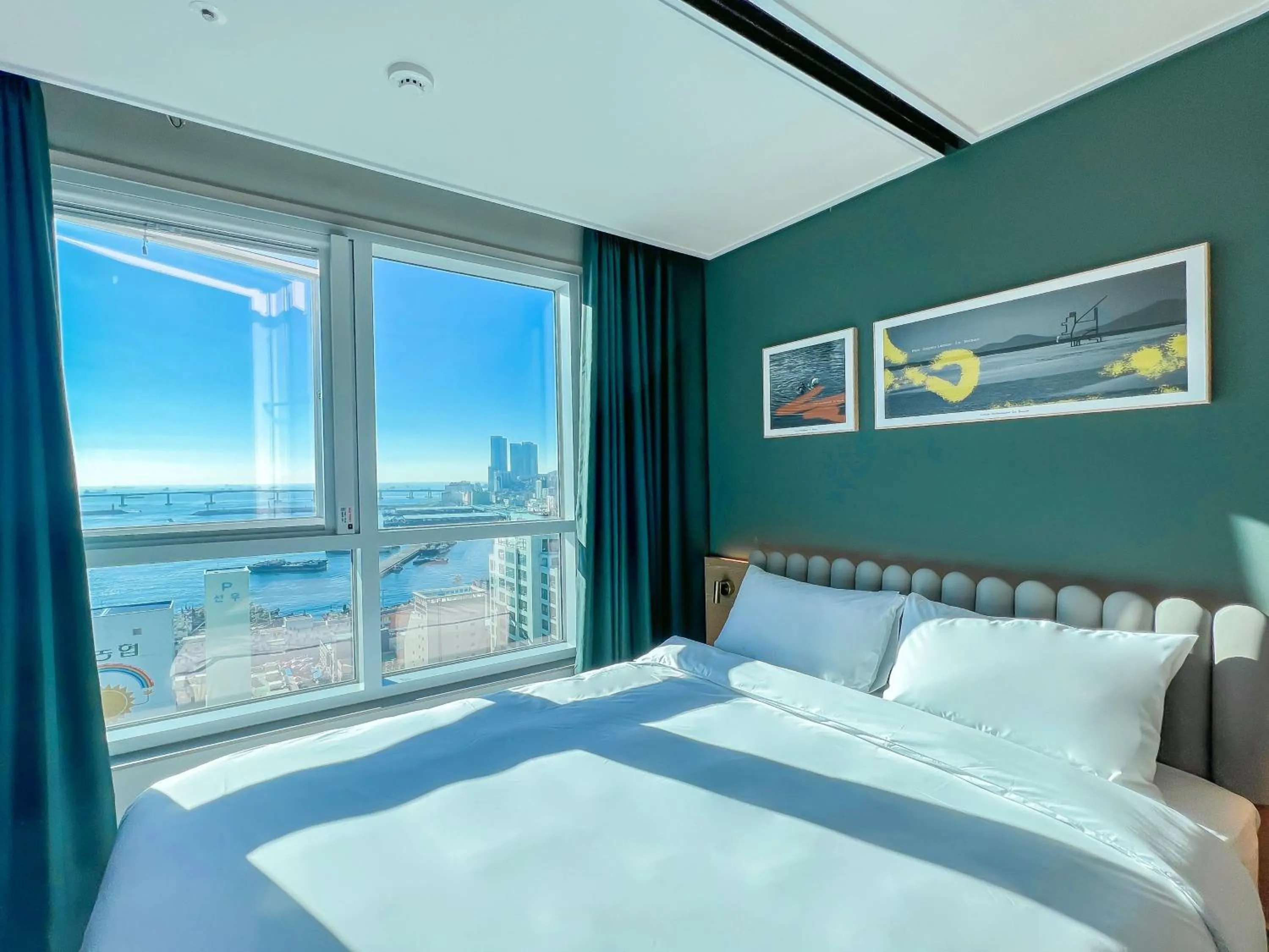 Photo of the whole room, Bed in Busan Nampo Cotice The Ground