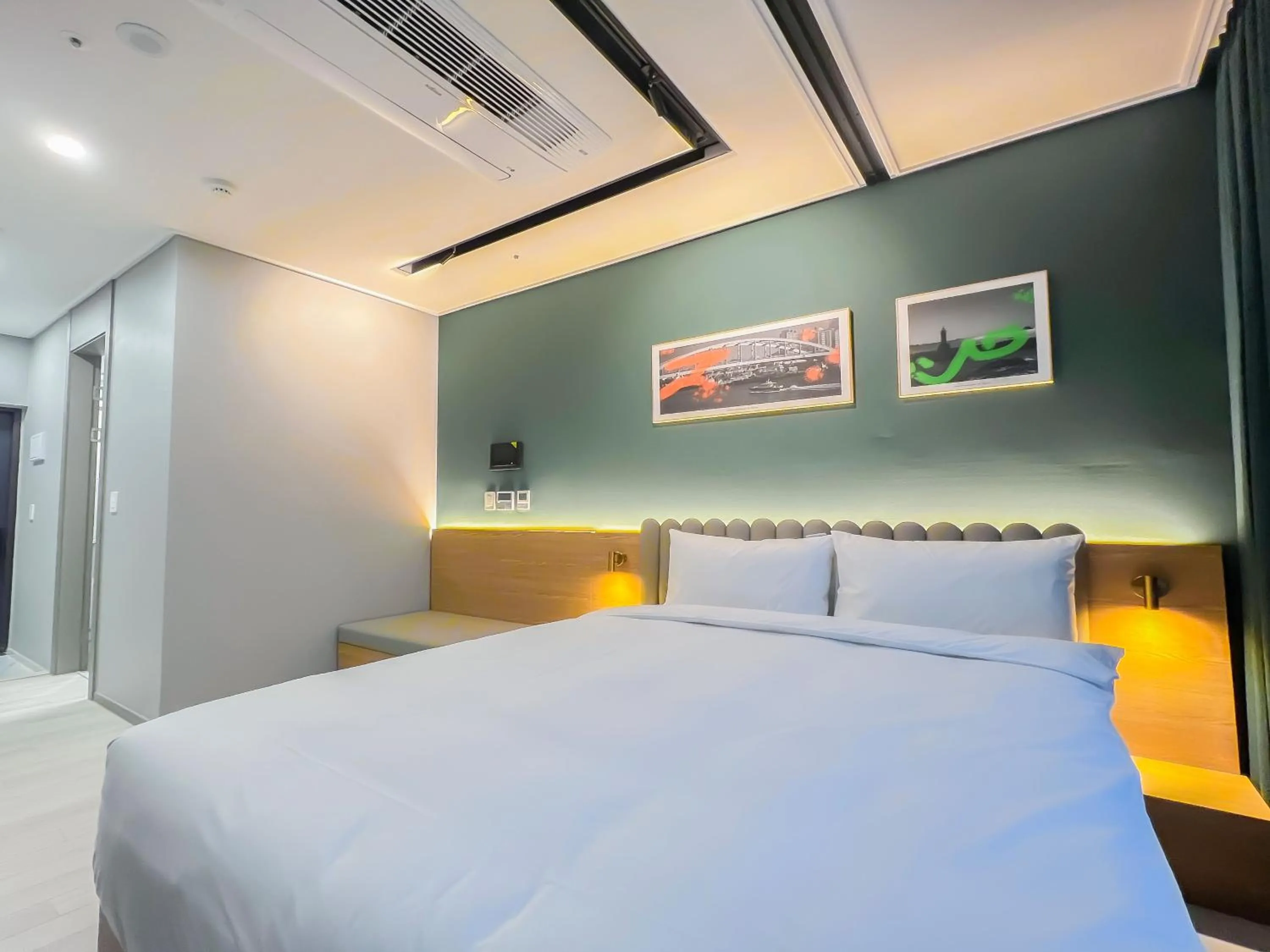 Photo of the whole room, Bed in Busan Nampo Cotice The Ground