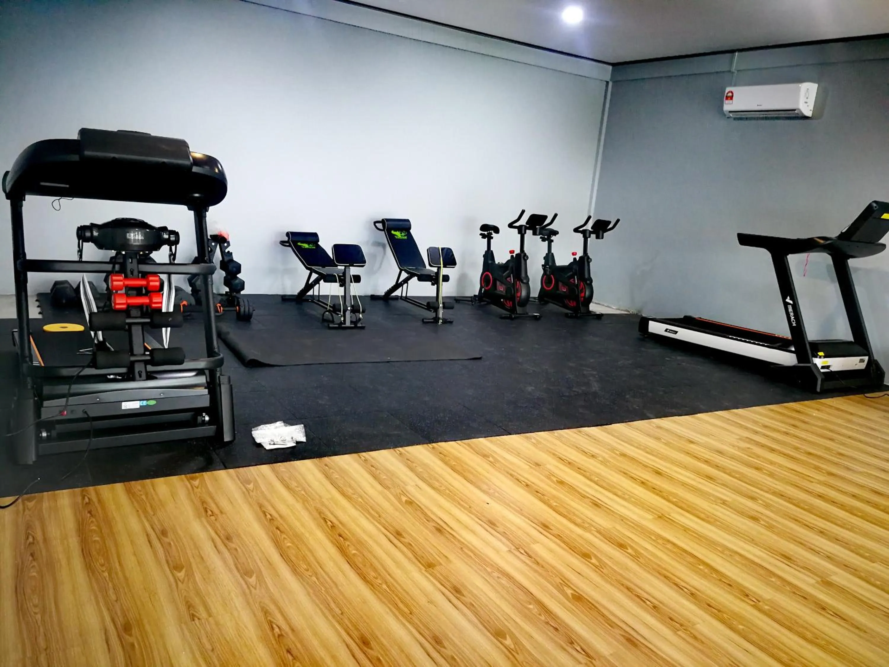 Fitness centre/facilities in Marina Hotel
