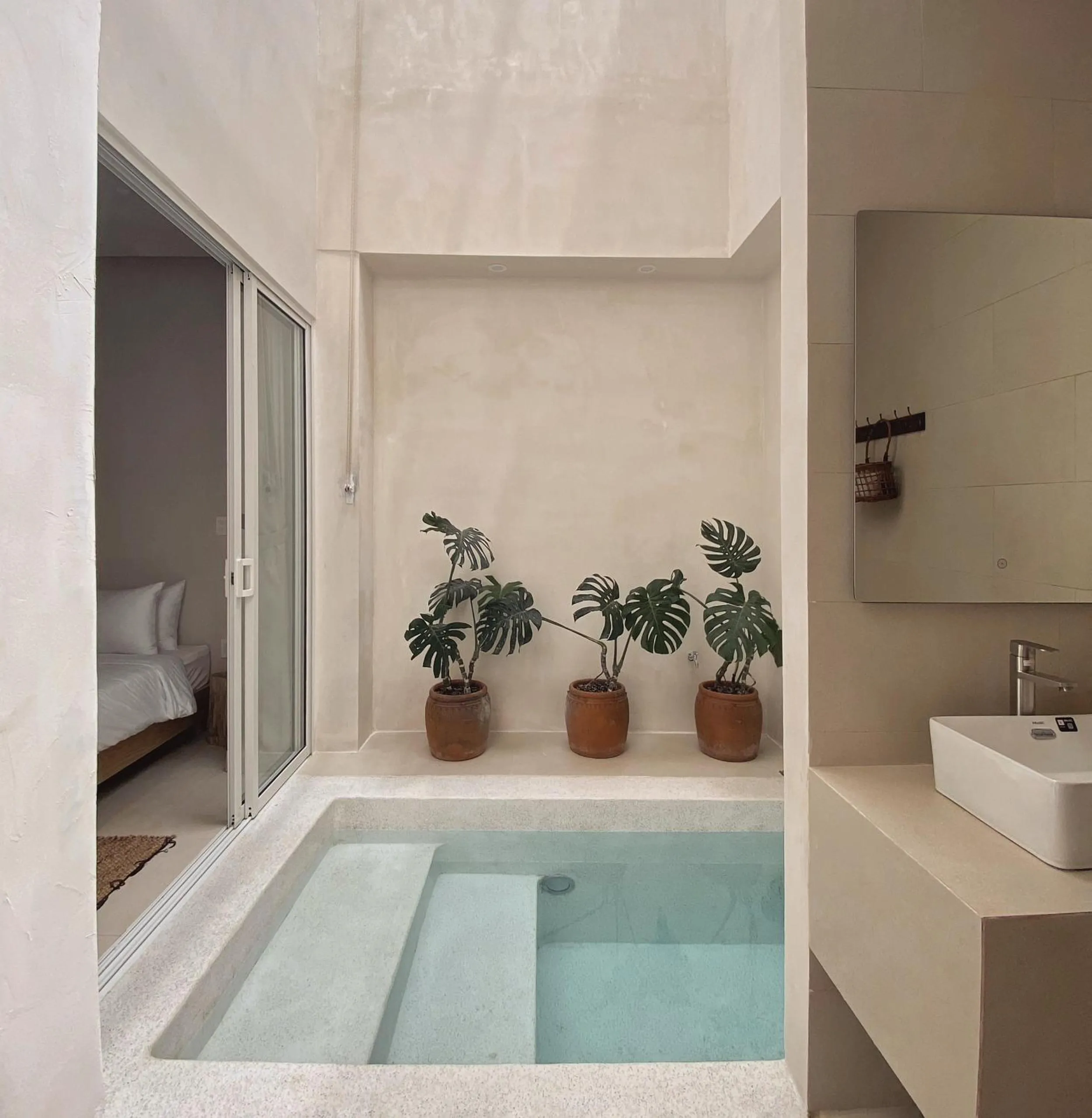 Swimming pool in AMBERGRIS