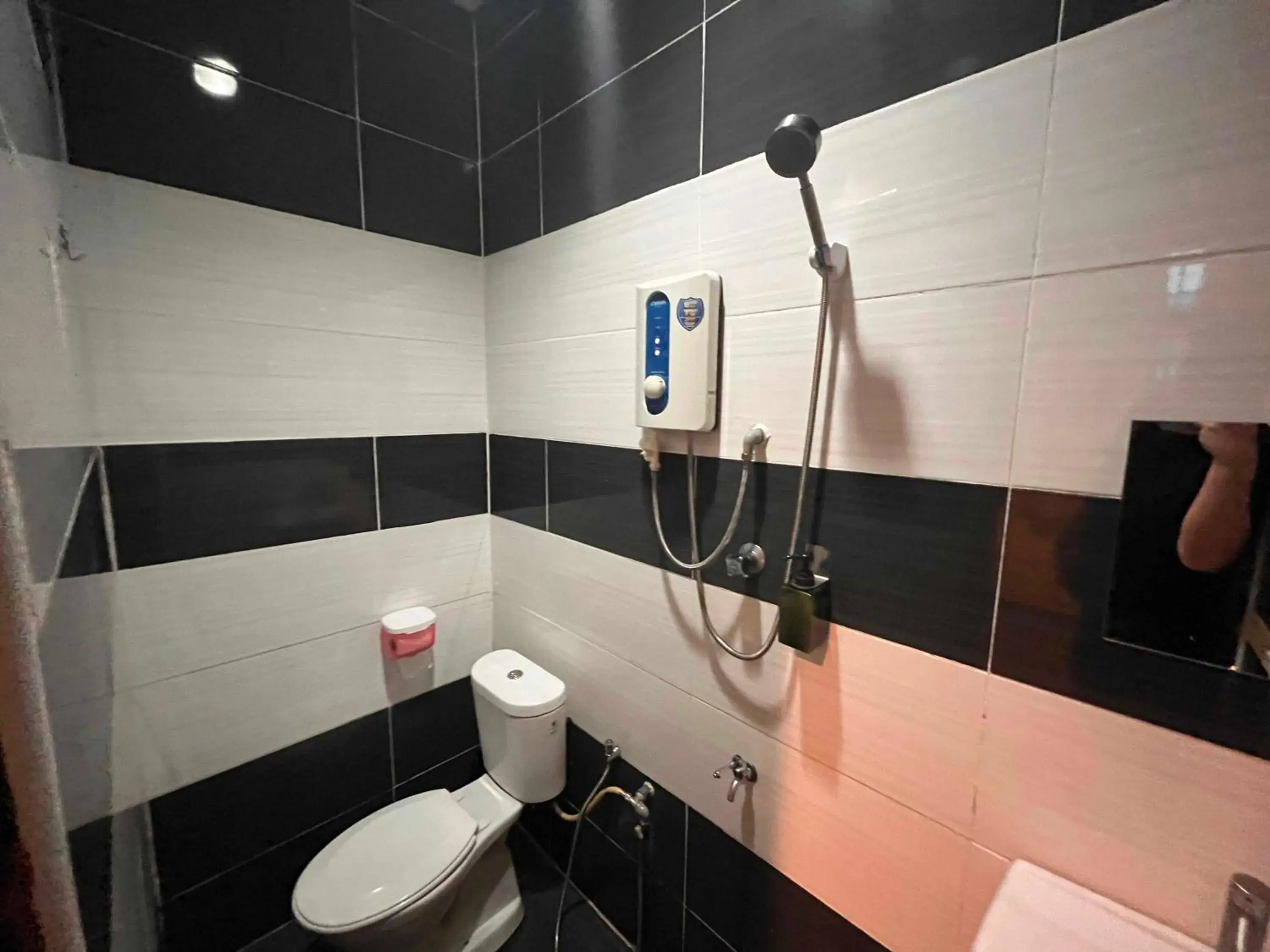 Bathroom in Hotel O RAHMAH SOJOURN CENTRE Bathroom in Hotel O RAHMAH SOJOURN CENTRE