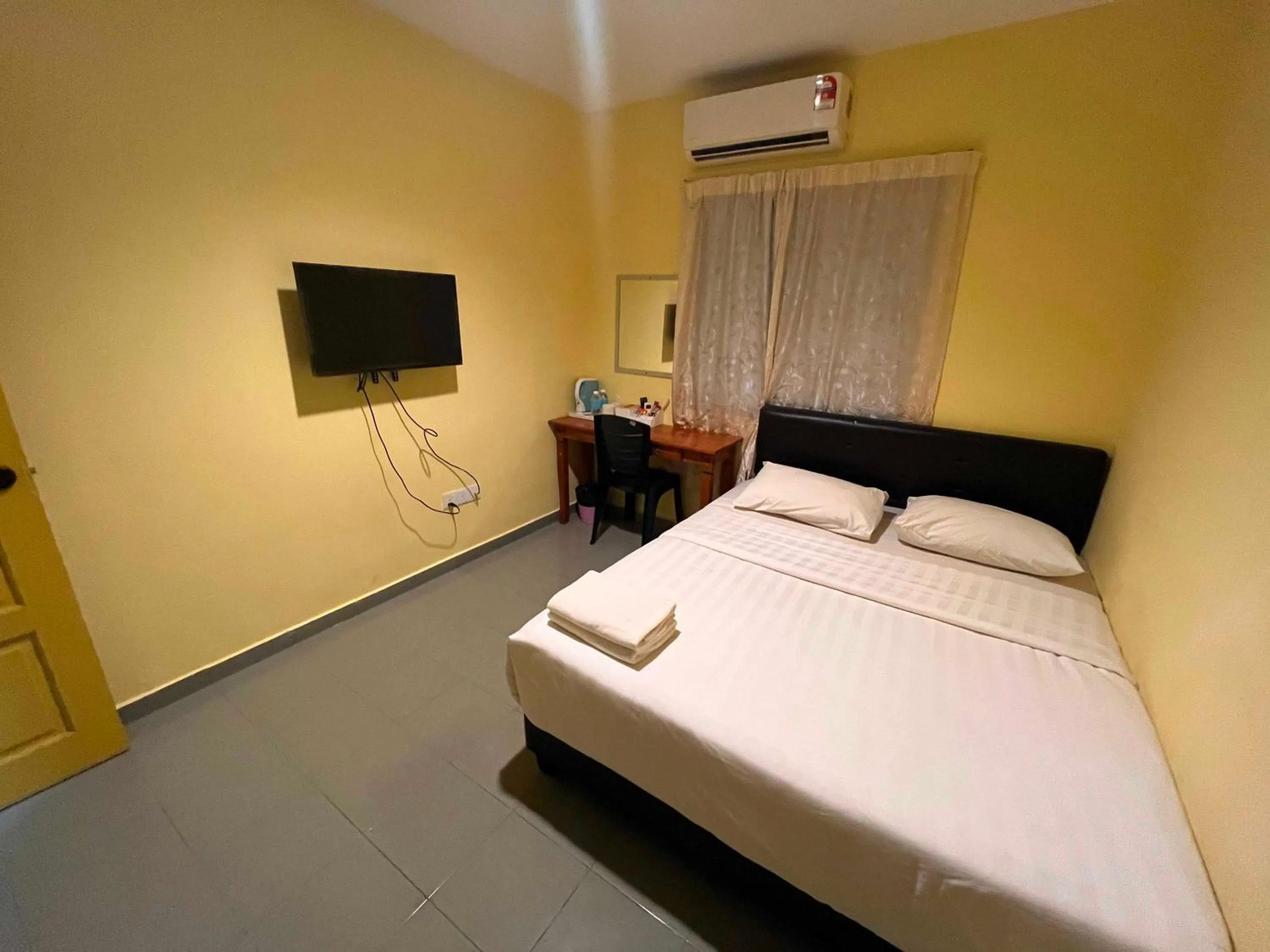 Bedroom, Bed in Hotel O RAHMAH SOJOURN CENTRE