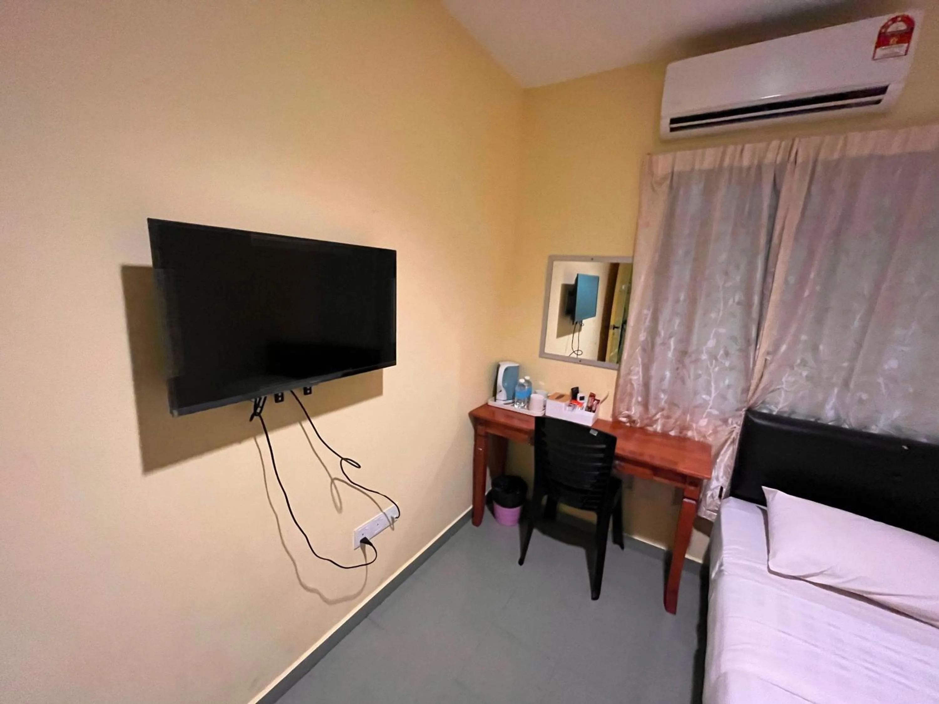 Bedroom, Bed in Hotel O RAHMAH SOJOURN CENTRE