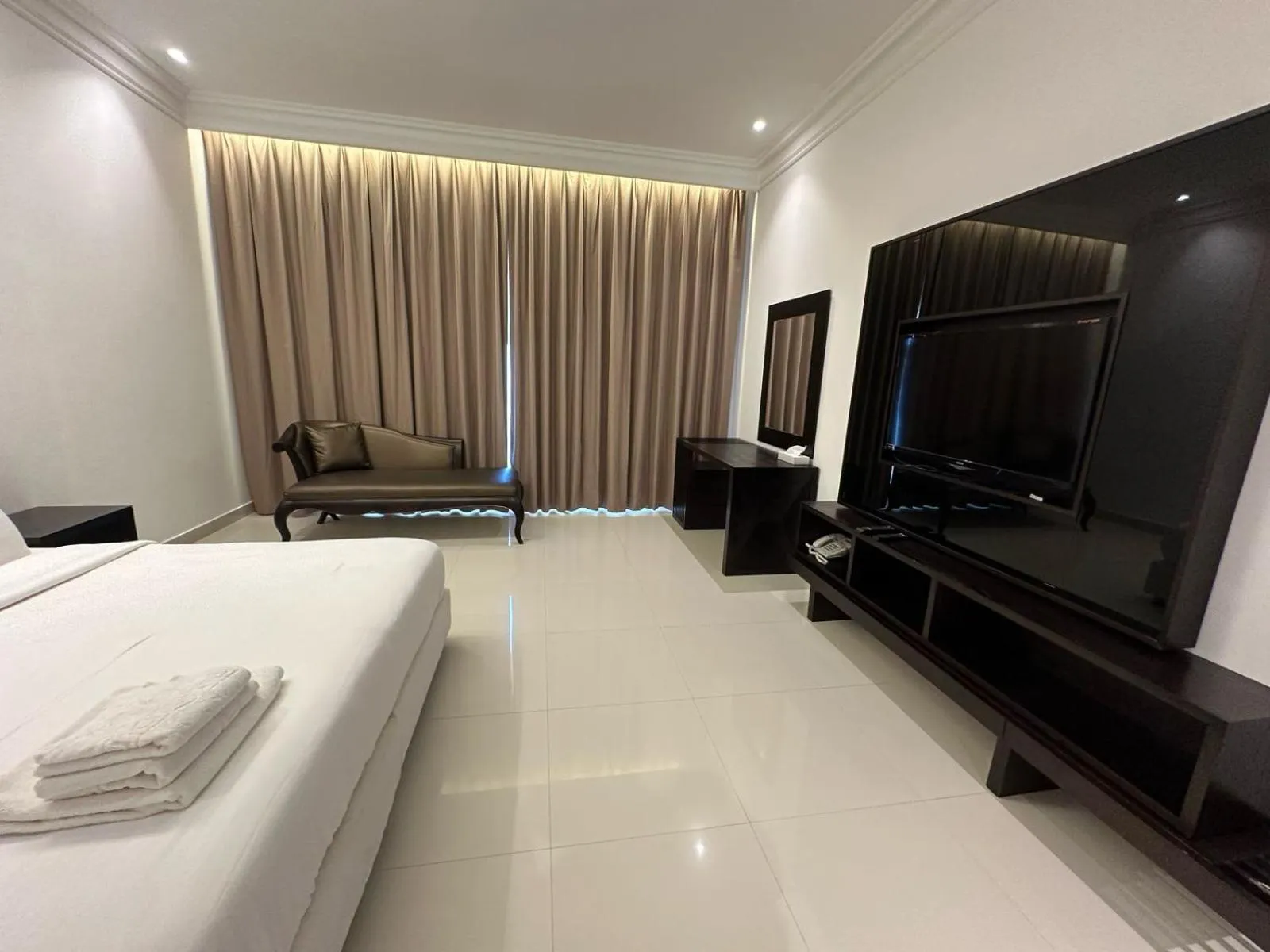 TV and multimedia in Dibba Sea View Hotel by AMA Pro