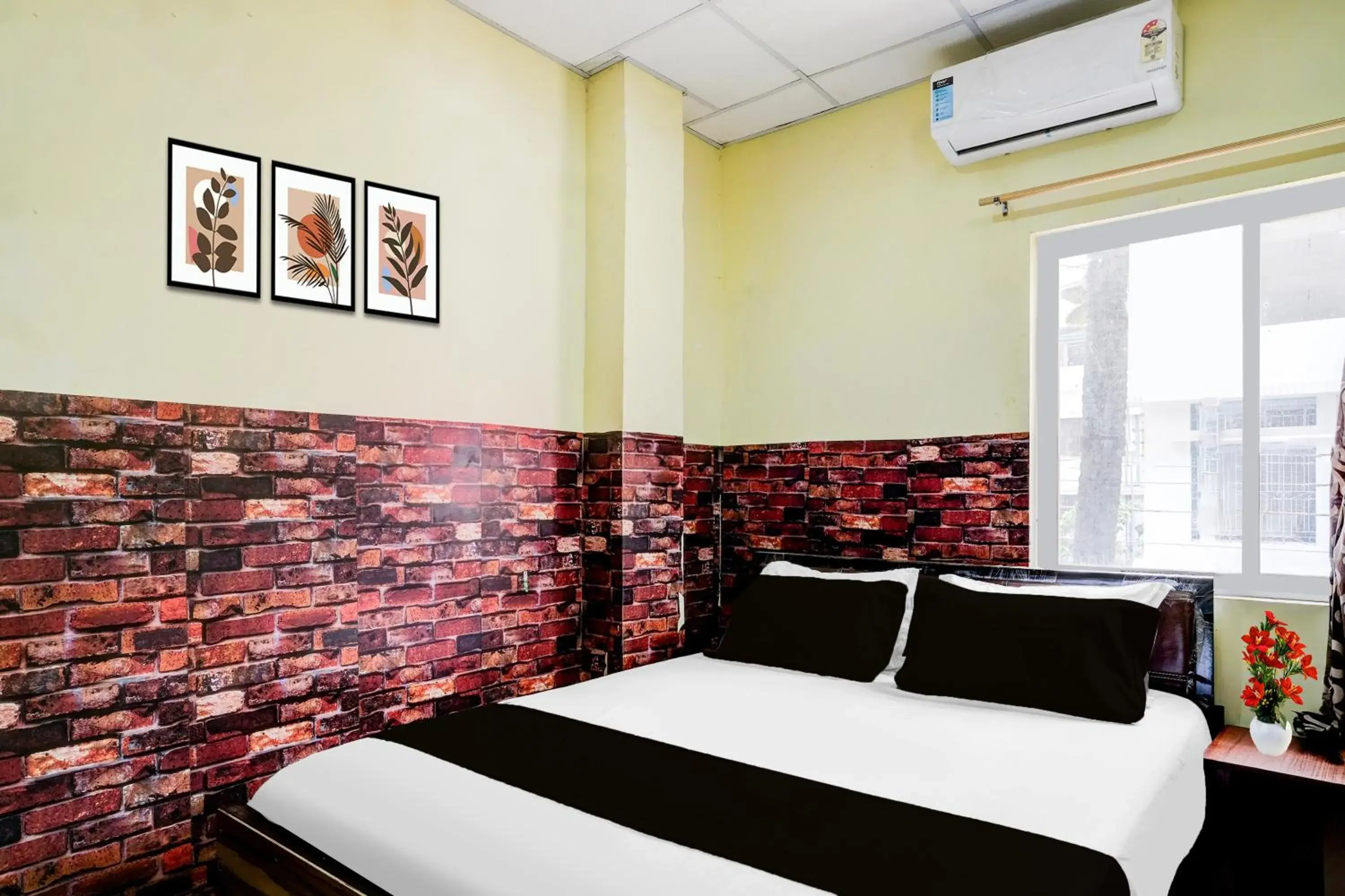 Triple Room with Balcony - single occupancy in Super Collection O Ganeshguri Nayanpur Formerly Rainbow Residency Triple Room with Balcony - single occupancy in Super Collection O Ganeshguri Nayanpur Formerly Rainbow Residency