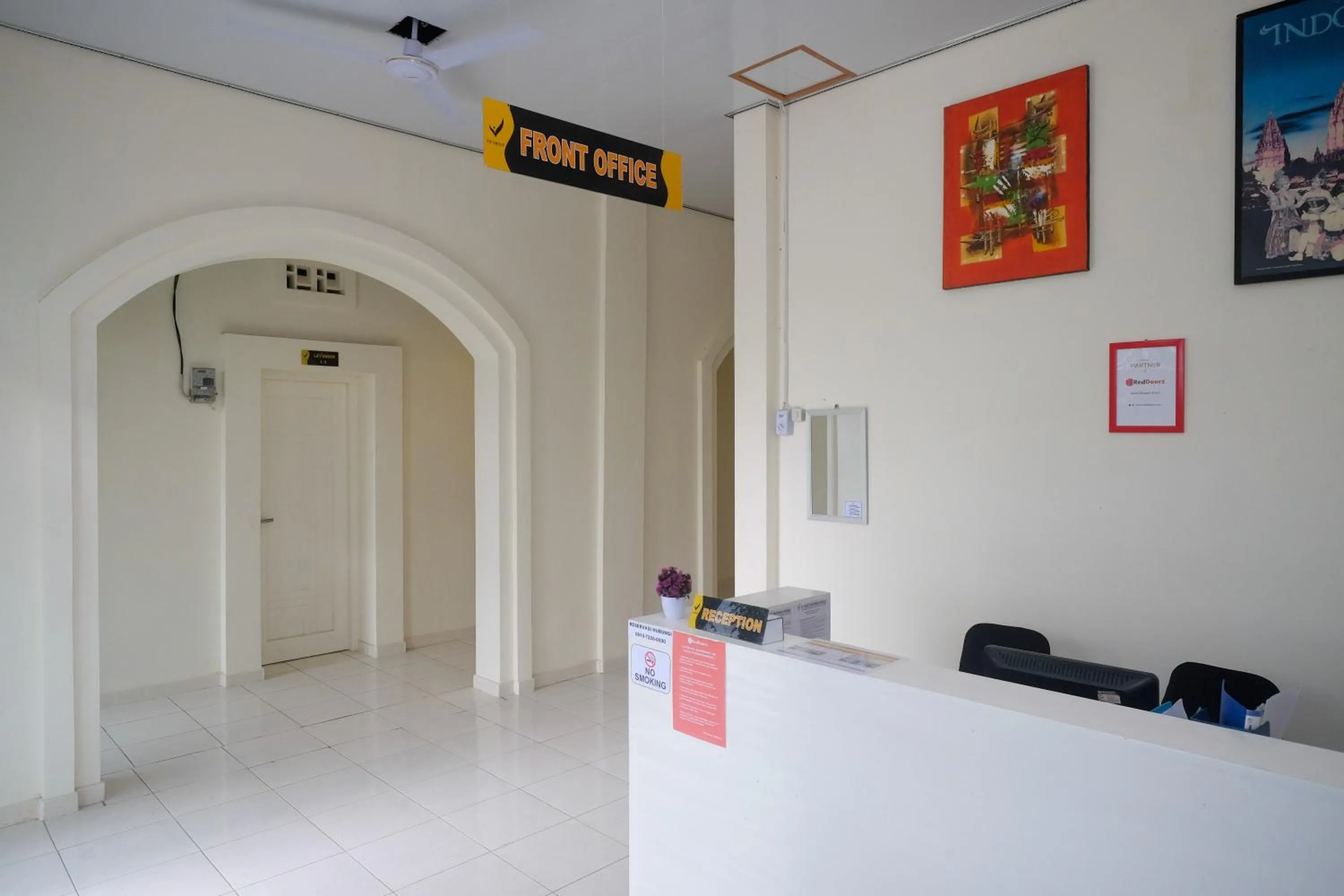 Lobby or reception in RedDoorz near Terminal Bus Purwokerto