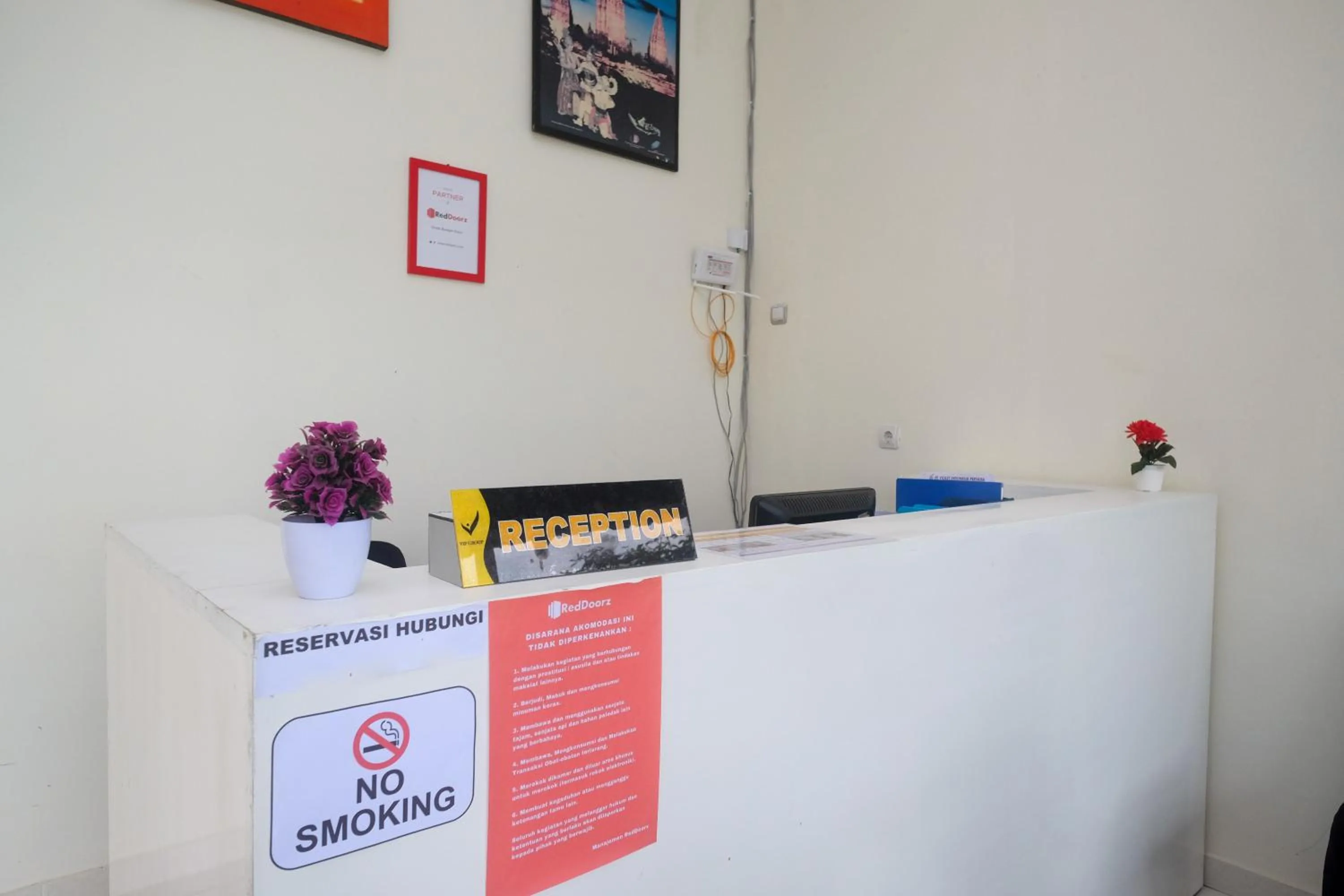 Lobby or reception in RedDoorz near Terminal Bus Purwokerto