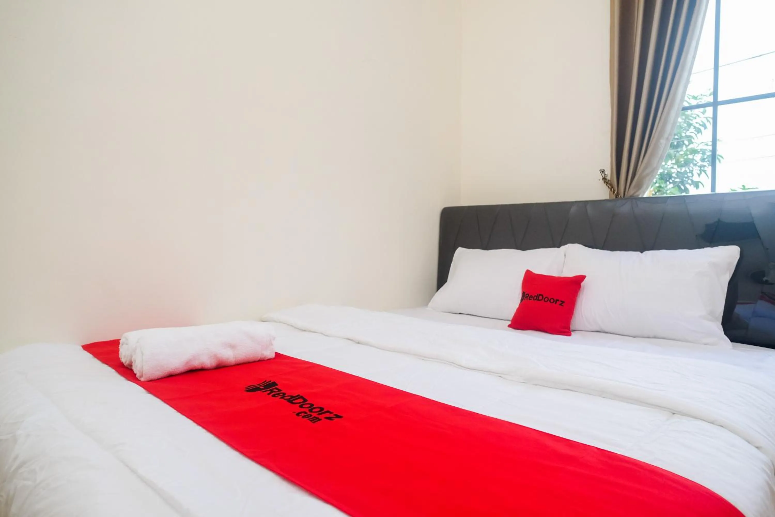 Bedroom, Bed in RedDoorz near Terminal Bus Purwokerto