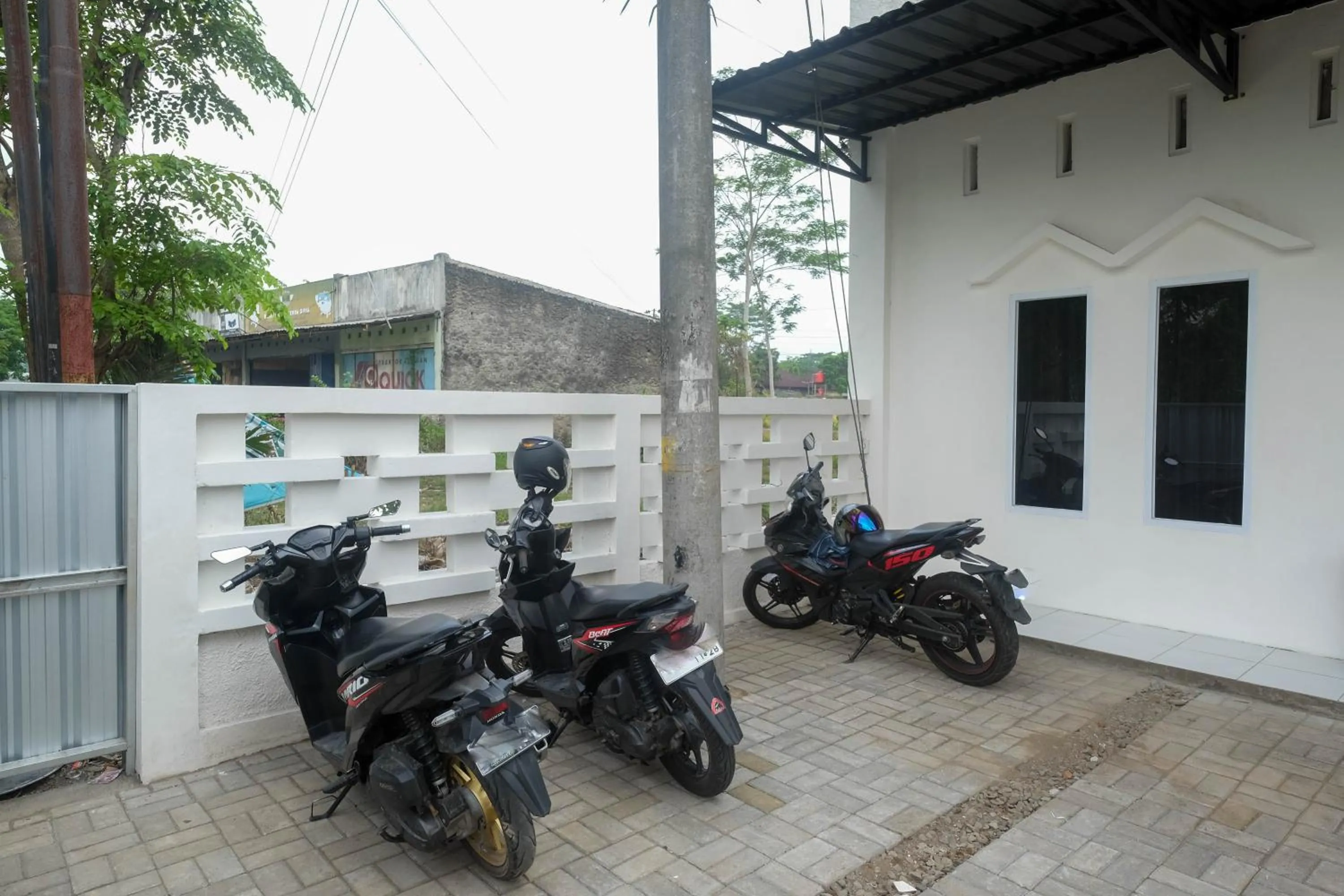 Parking in RedDoorz near Terminal Bus Purwokerto