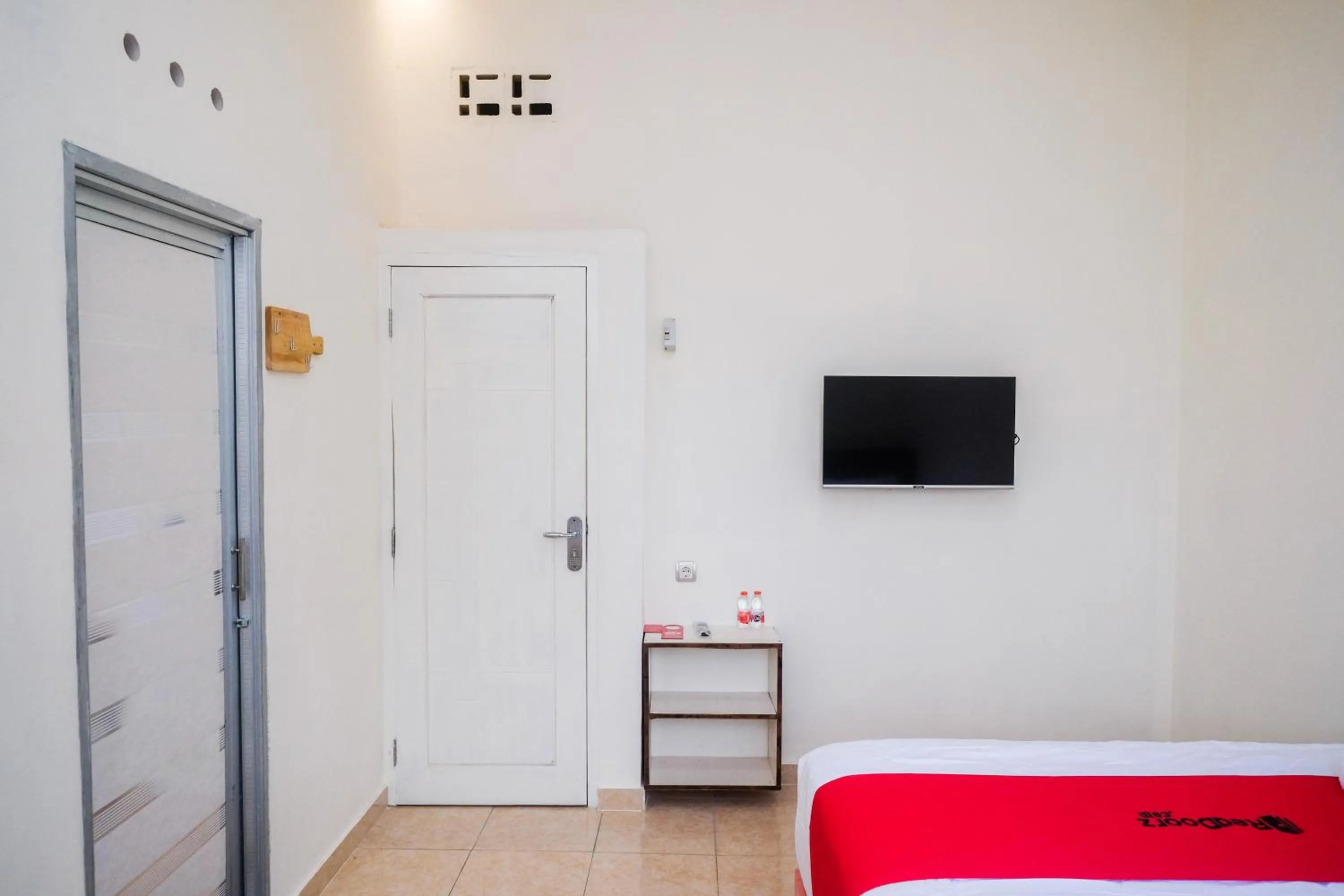 Bed in RedDoorz near Terminal Bus Purwokerto