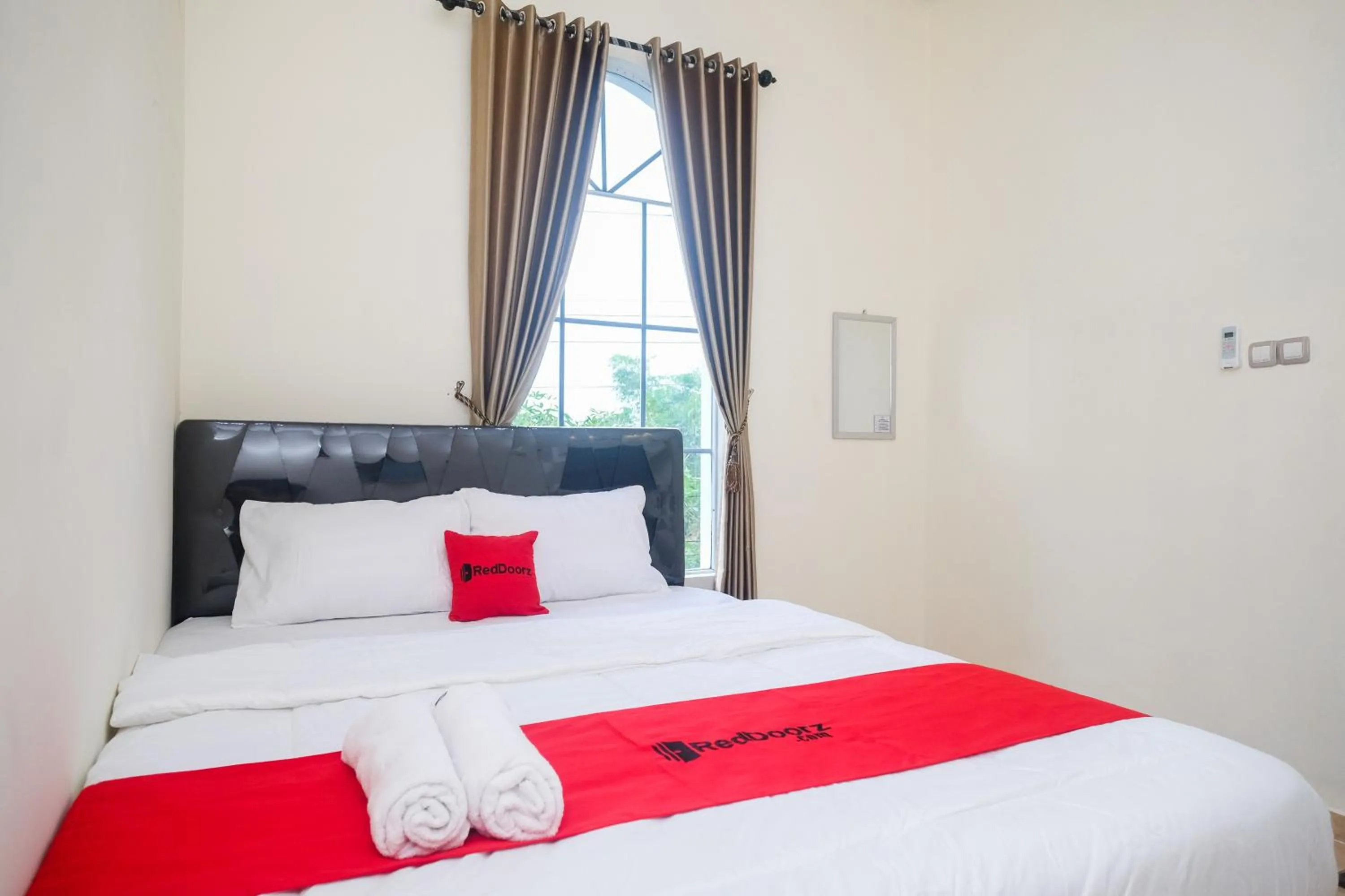 Bedroom, Bed in RedDoorz near Terminal Bus Purwokerto