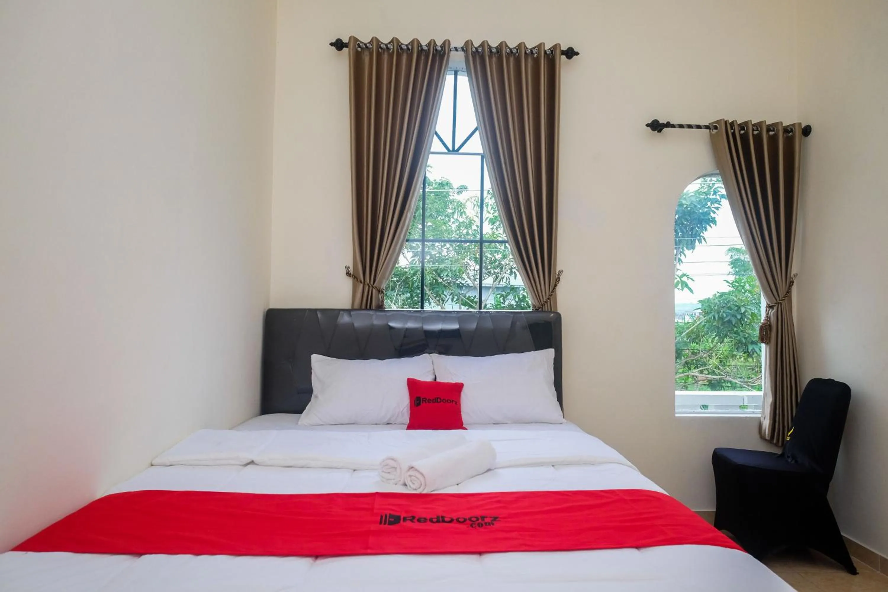 Bedroom, Bed in RedDoorz near Terminal Bus Purwokerto