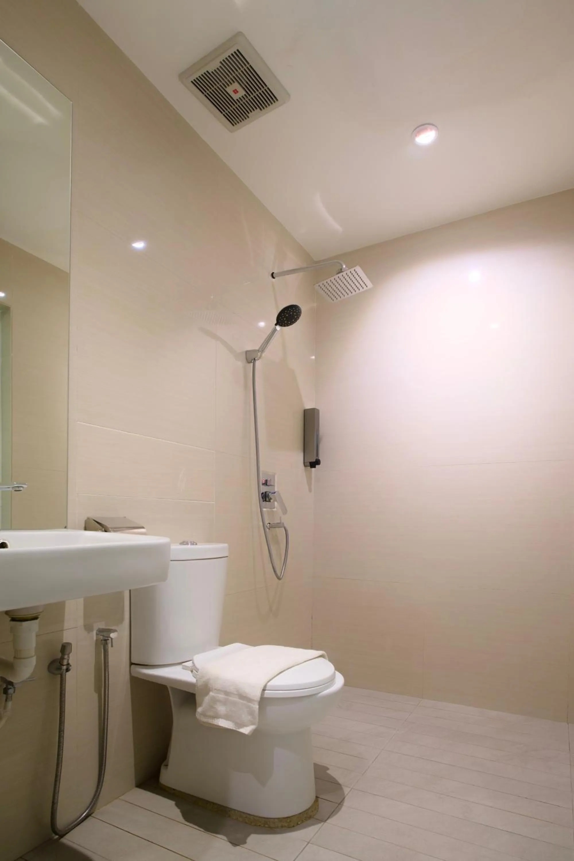 Toilet in T Hotel Jalan Sultanah