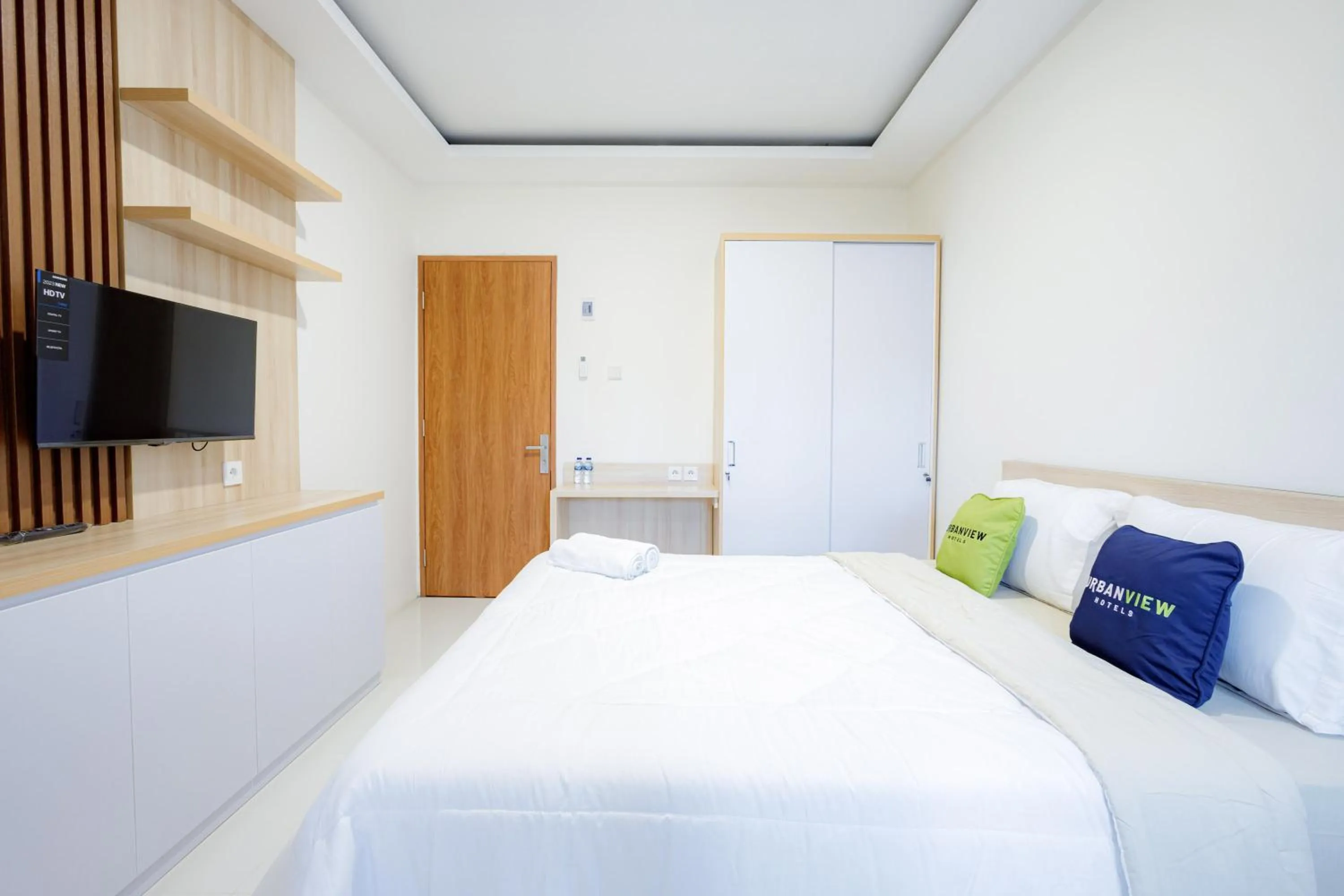 Bedroom, Bed in Urbanview Hotel Syariah The Ragunan Residence