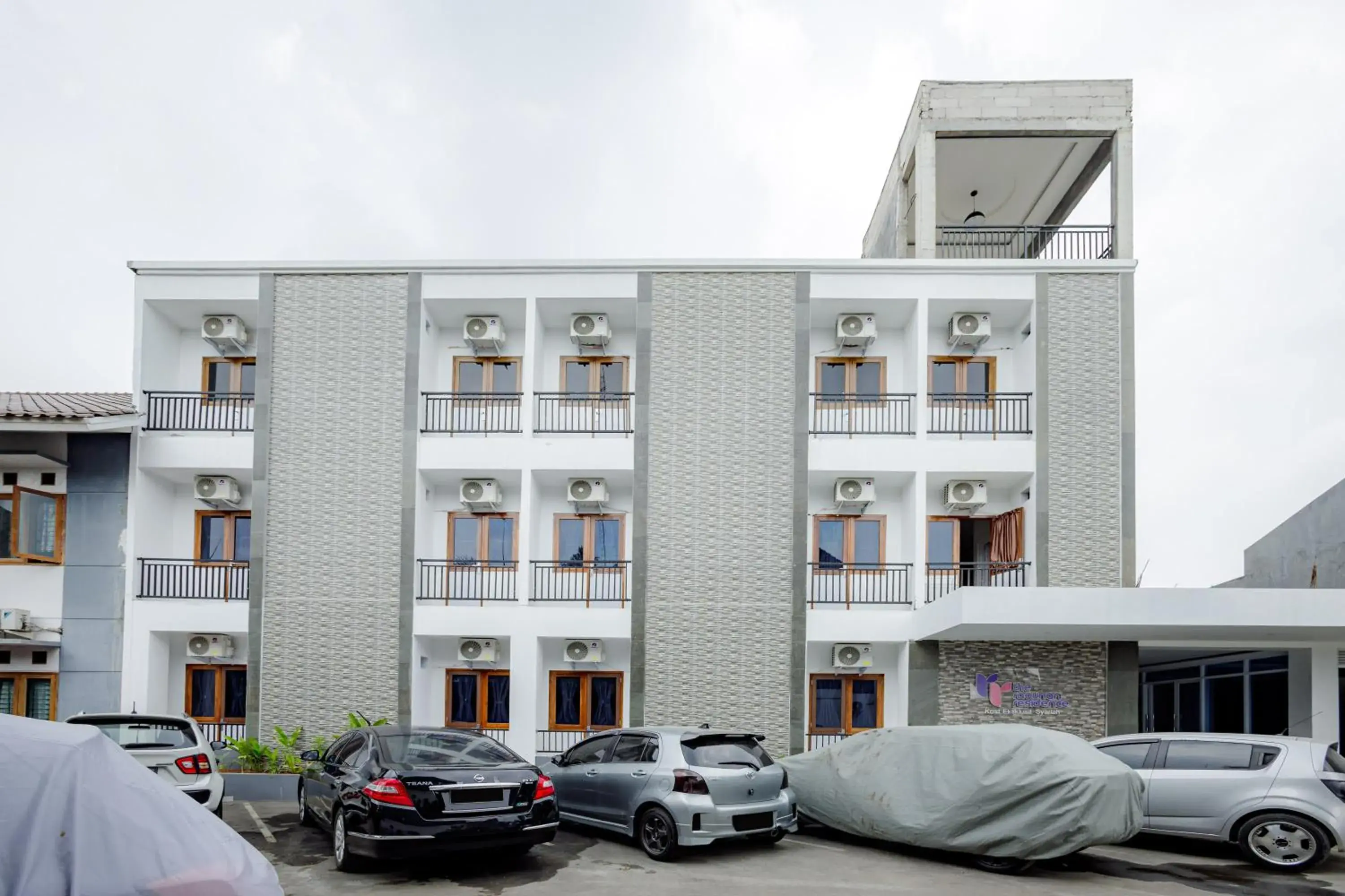 Property building in Urbanview Hotel Syariah The Ragunan Residence Property building in Urbanview Hotel Syariah The Ragunan Residence