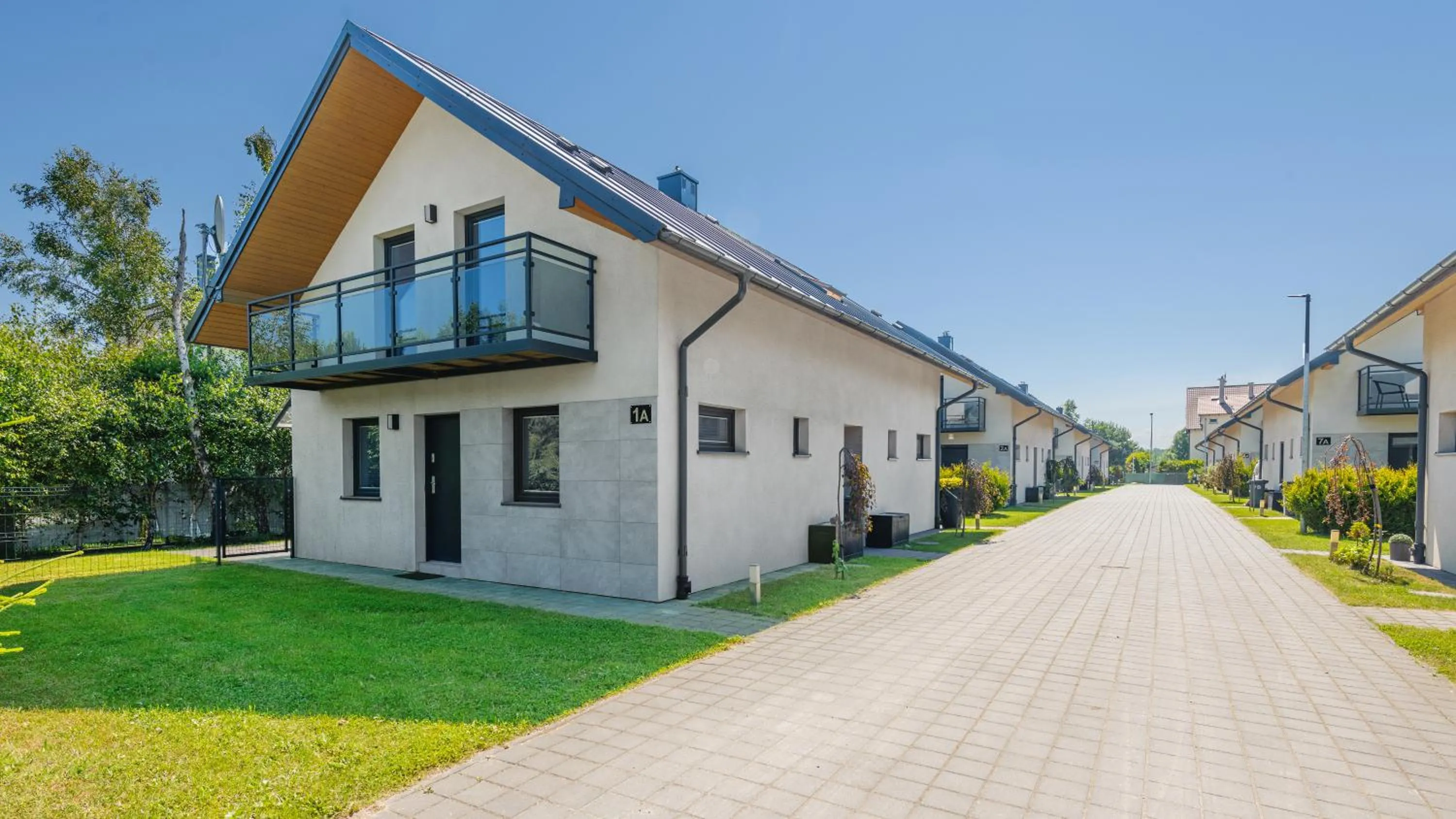 Property building in Jasne Wybrzeże, Sun & Snow