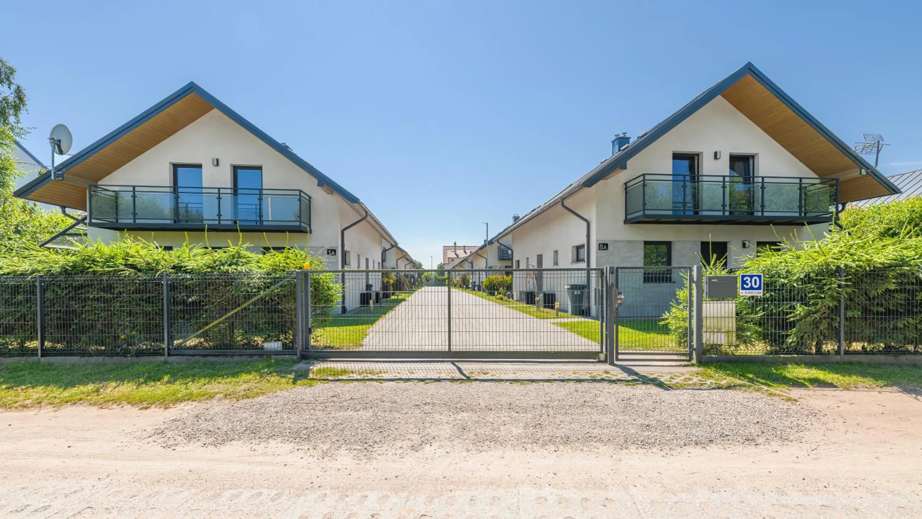 Property building in Jasne Wybrzeże, Sun & Snow