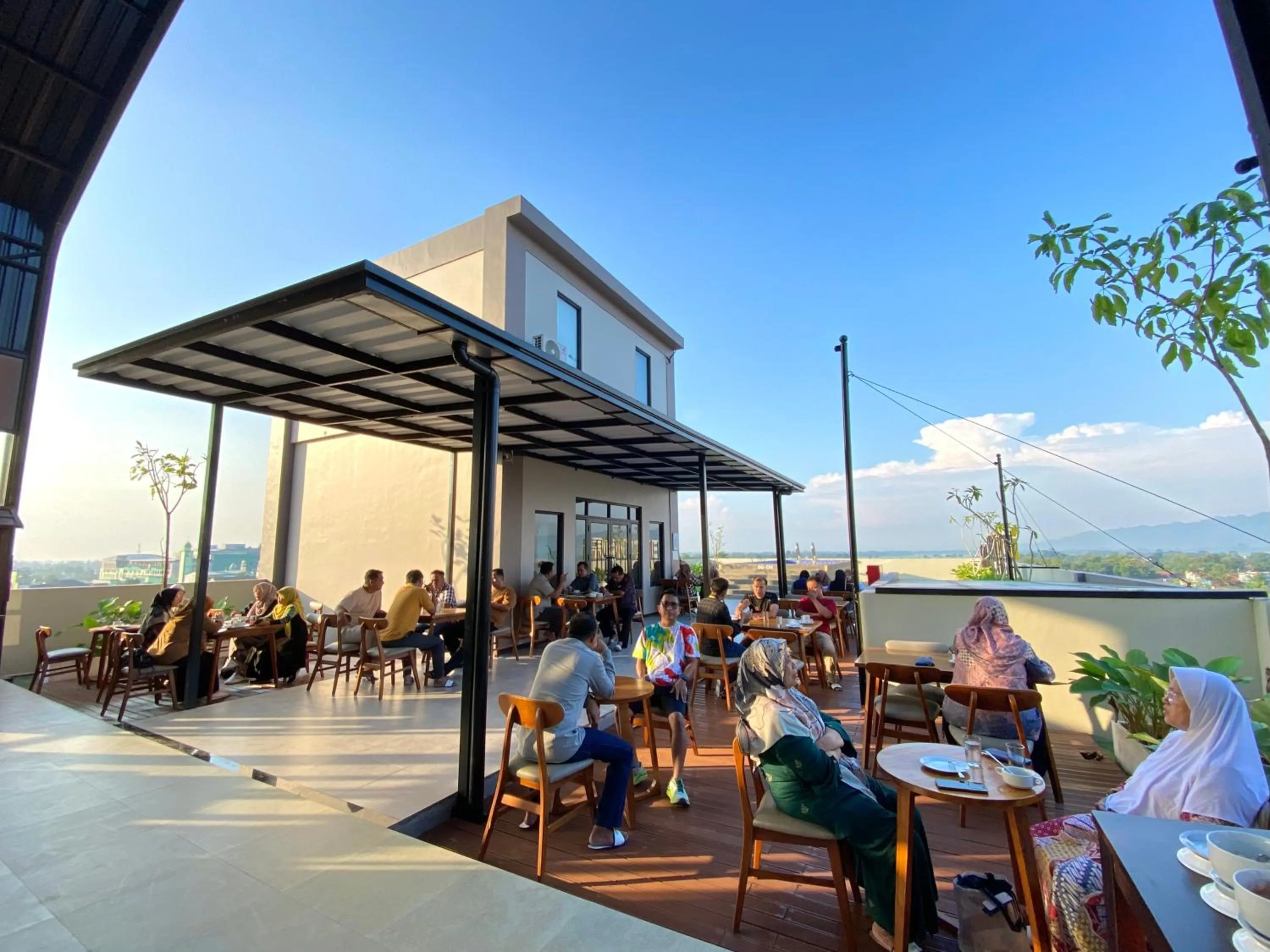 Restaurant/places to eat in Front One Hotel Gombong