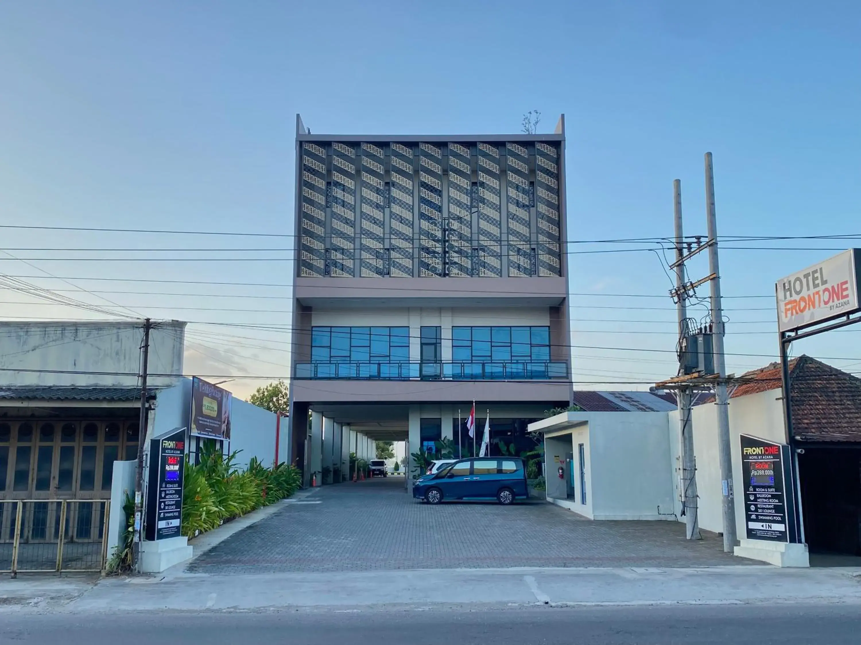 Property building in Front One Hotel Gombong Property building in Front One Hotel Gombong