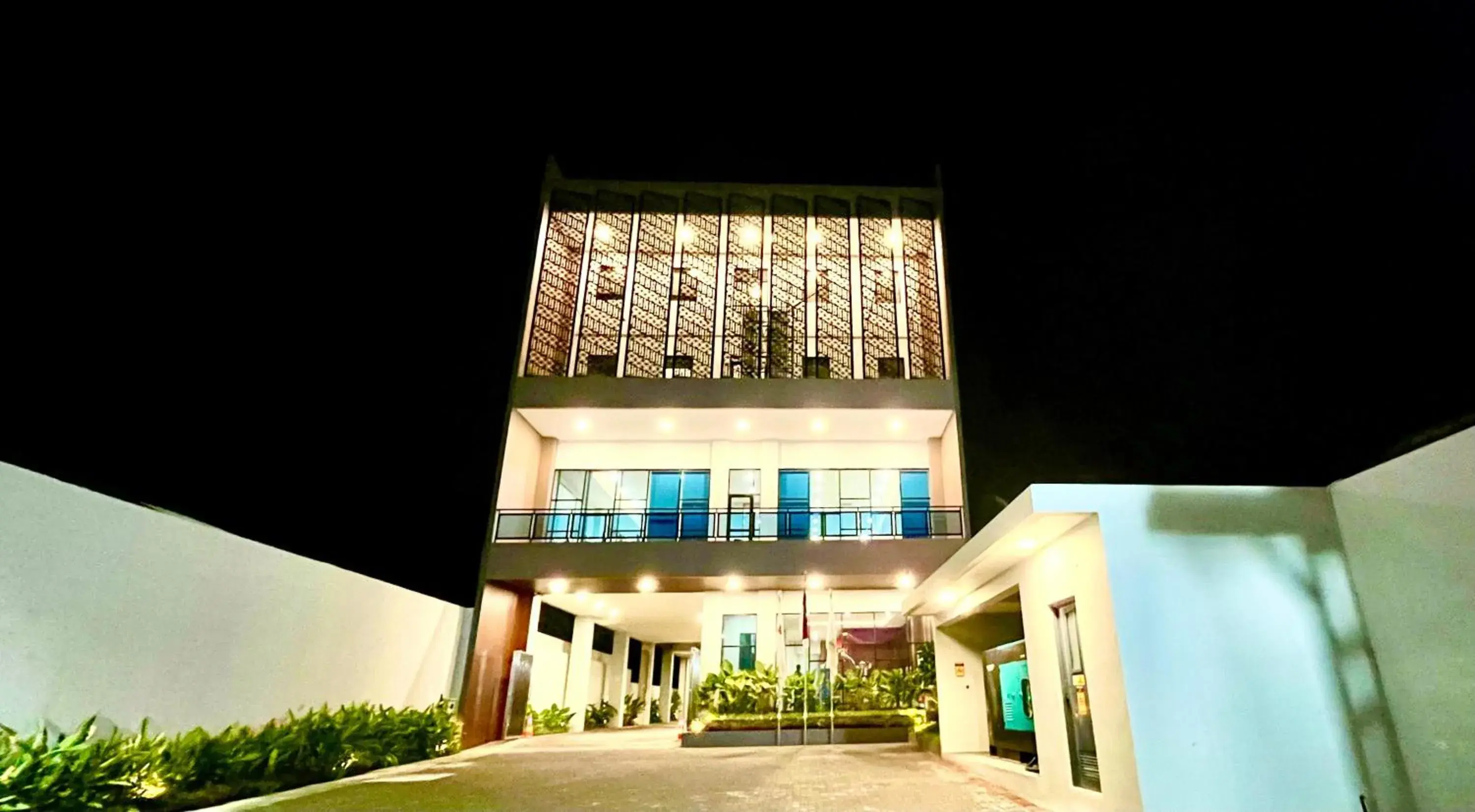 Property building in Front One Hotel Gombong Property building in Front One Hotel Gombong