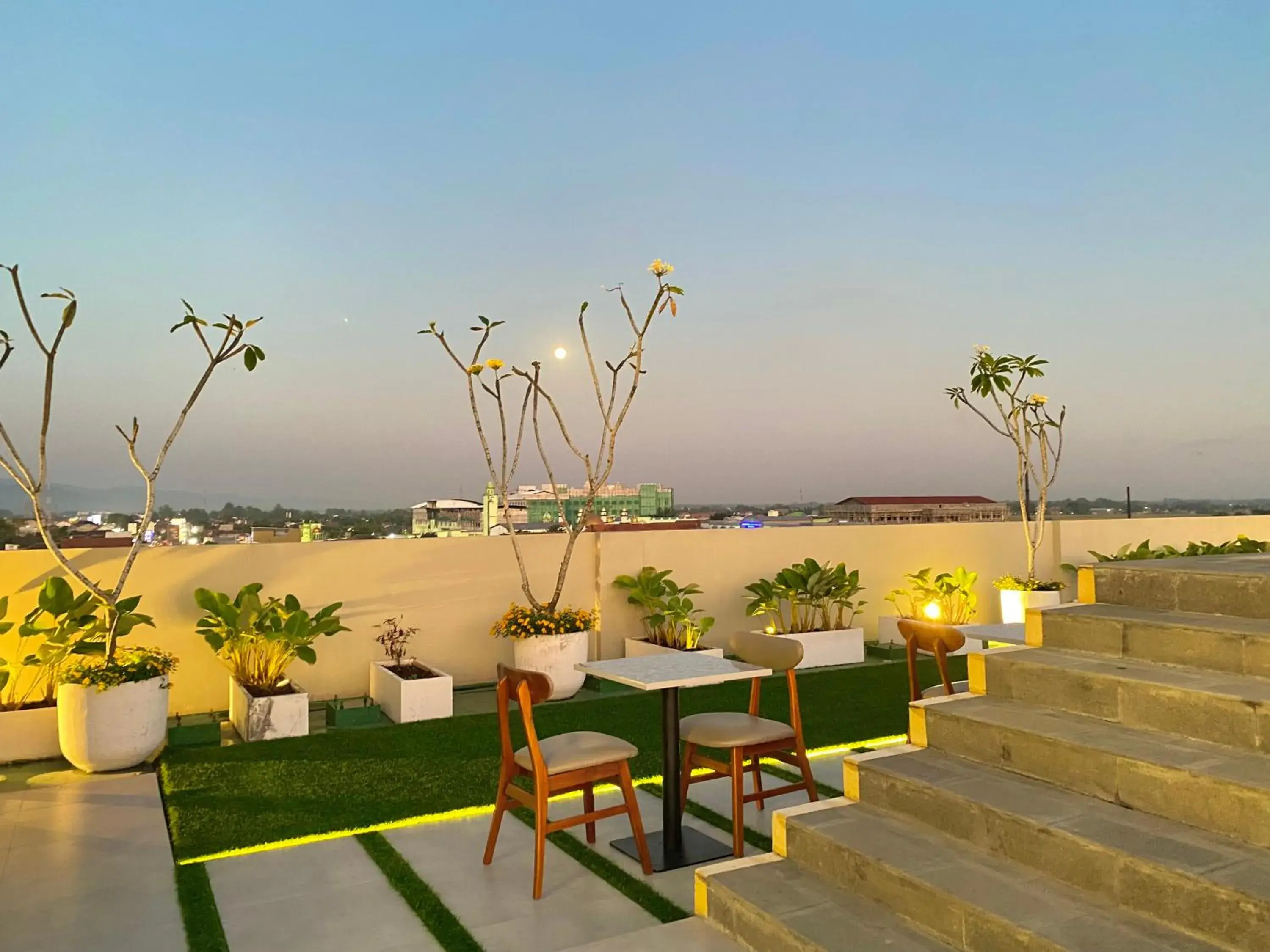 Restaurant/places to eat in Front One Hotel Gombong Restaurant/places to eat in Front One Hotel Gombong