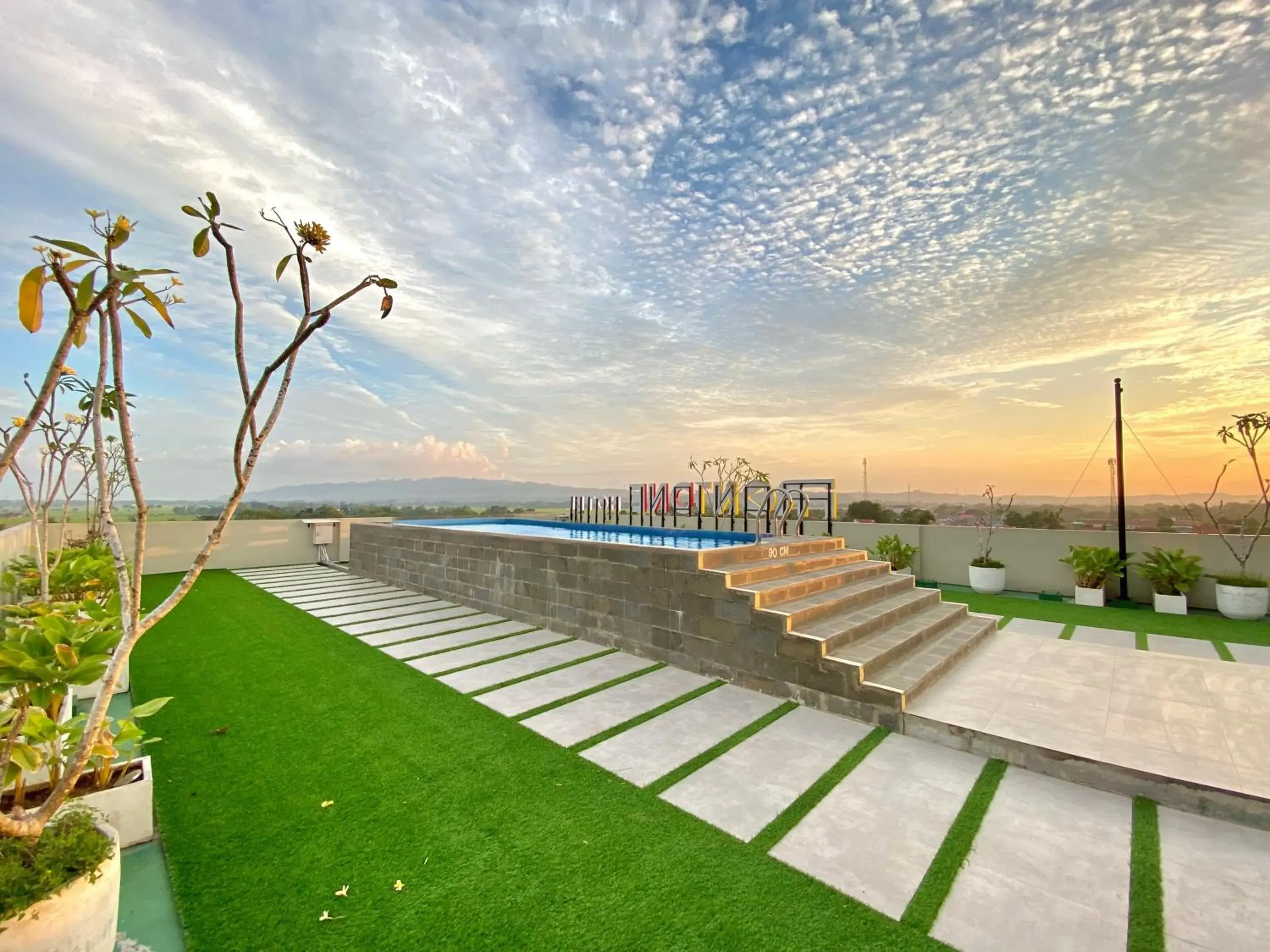 Pool view in Front One Hotel Gombong Pool view in Front One Hotel Gombong